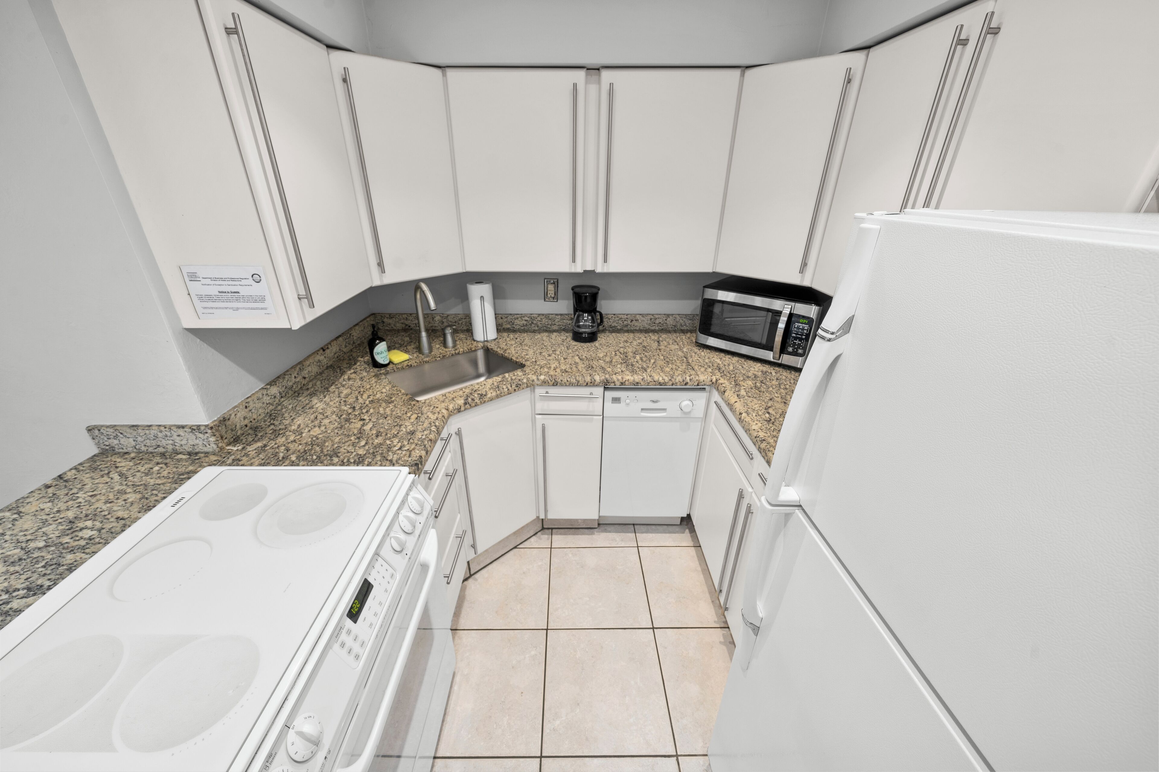 Galleria Apartments by Lowkl