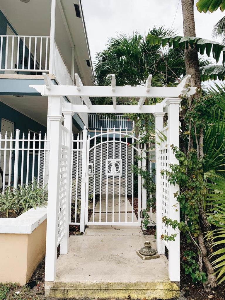 Galleria Apartments by Lowkl