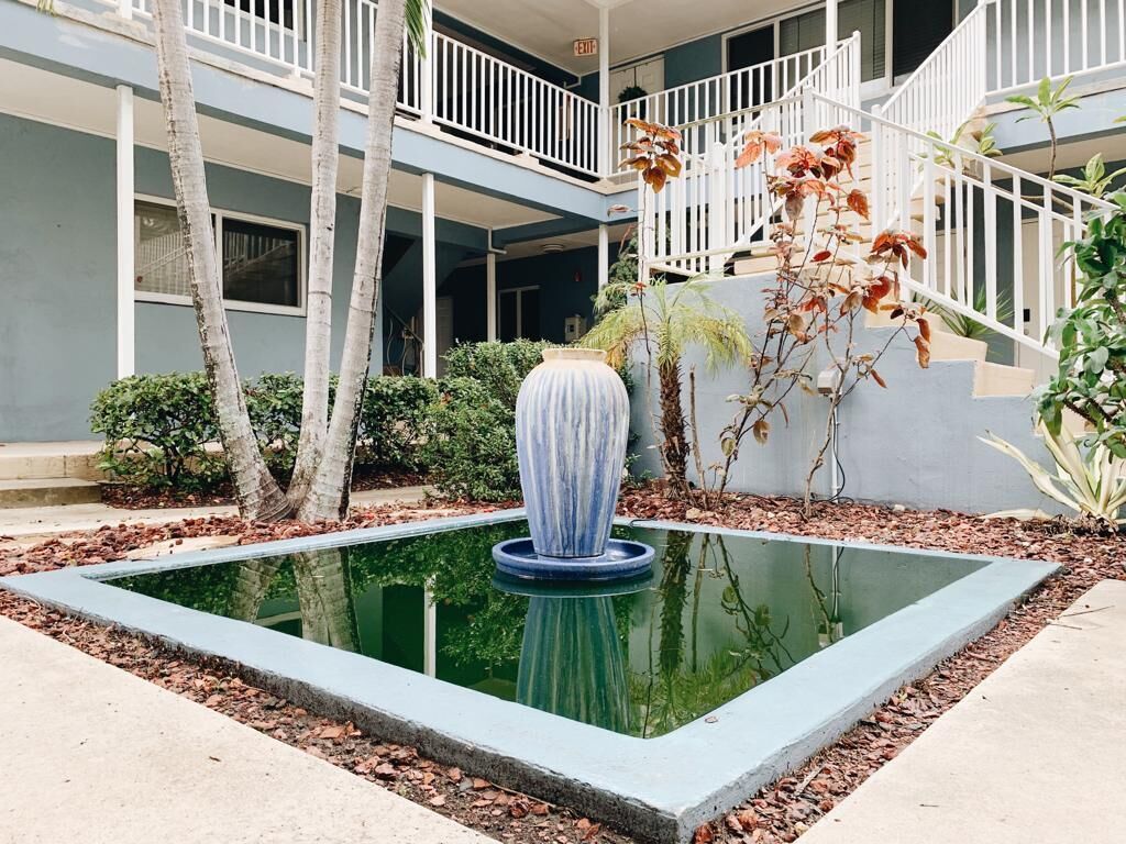 Galleria Apartments by Lowkl