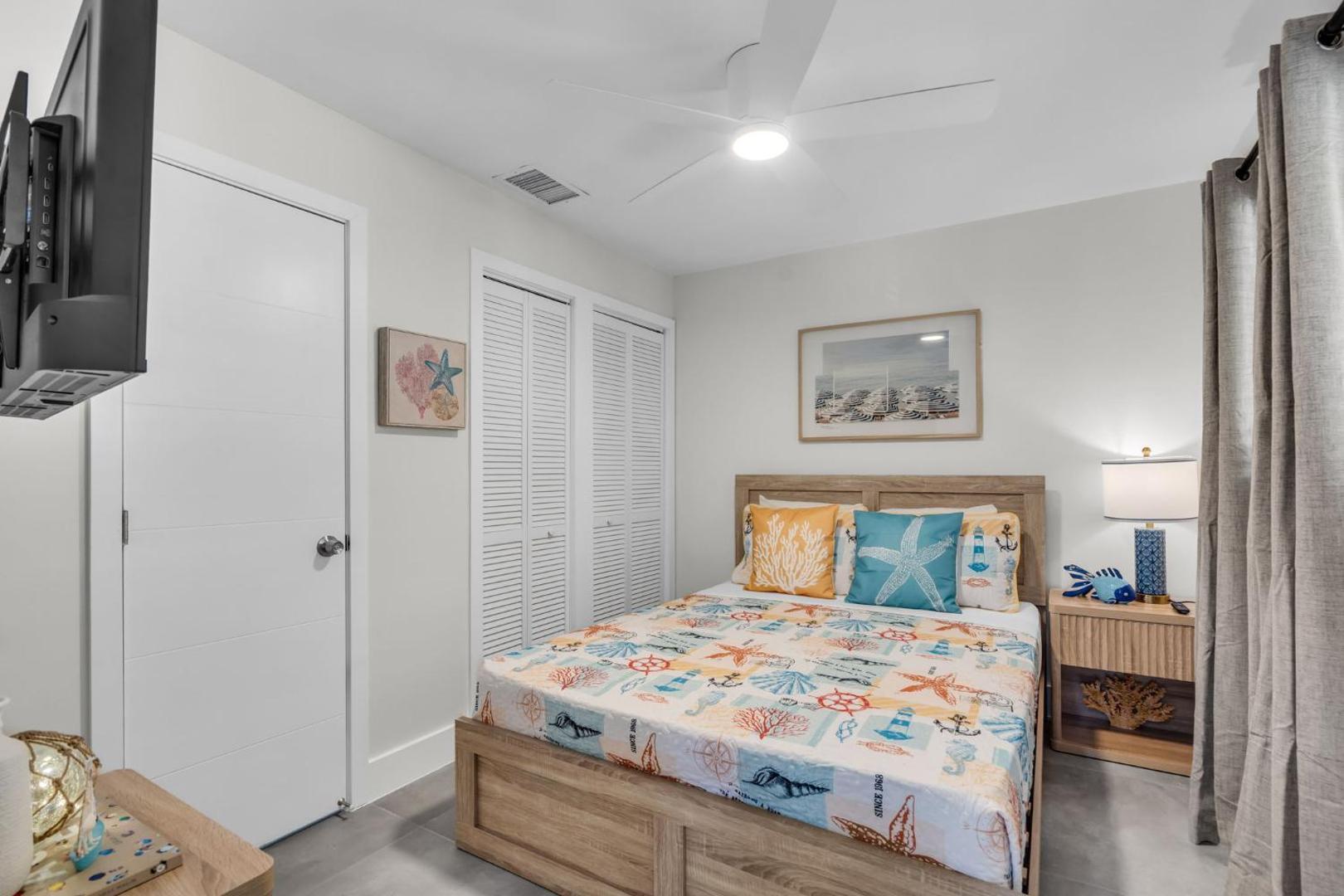 Galleria Apartments by Lowkl