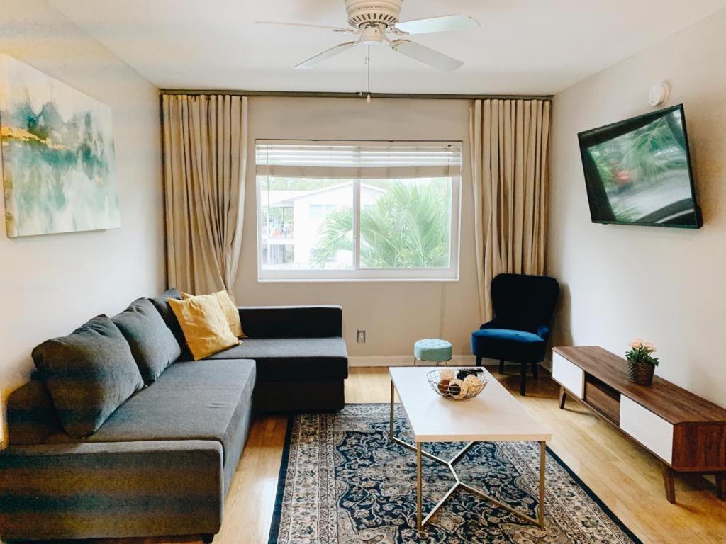 Galleria Apartments by Lowkl