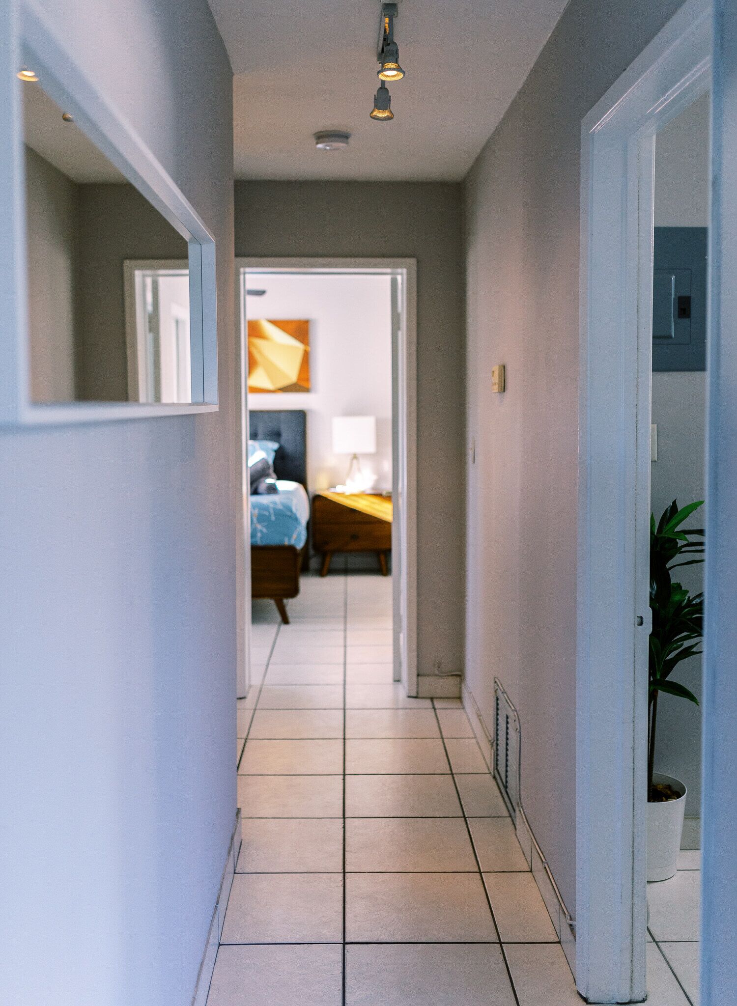 Galleria Apartments by Lowkl