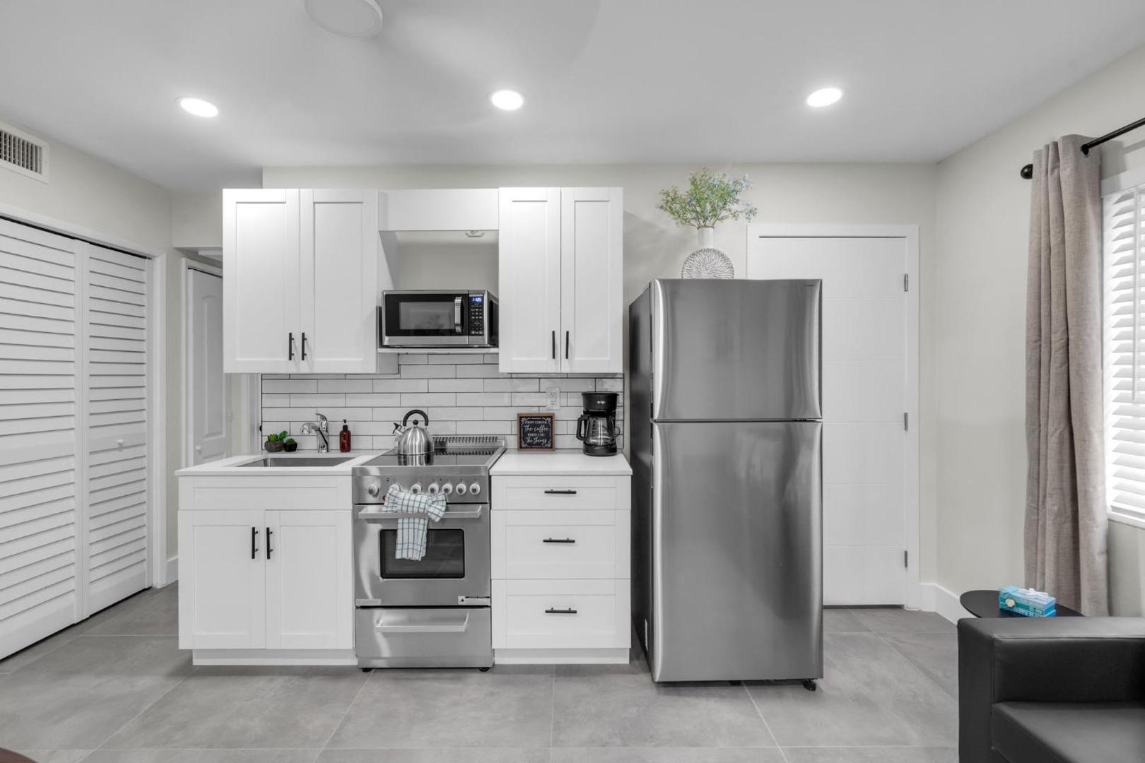 Galleria Apartments by Lowkl