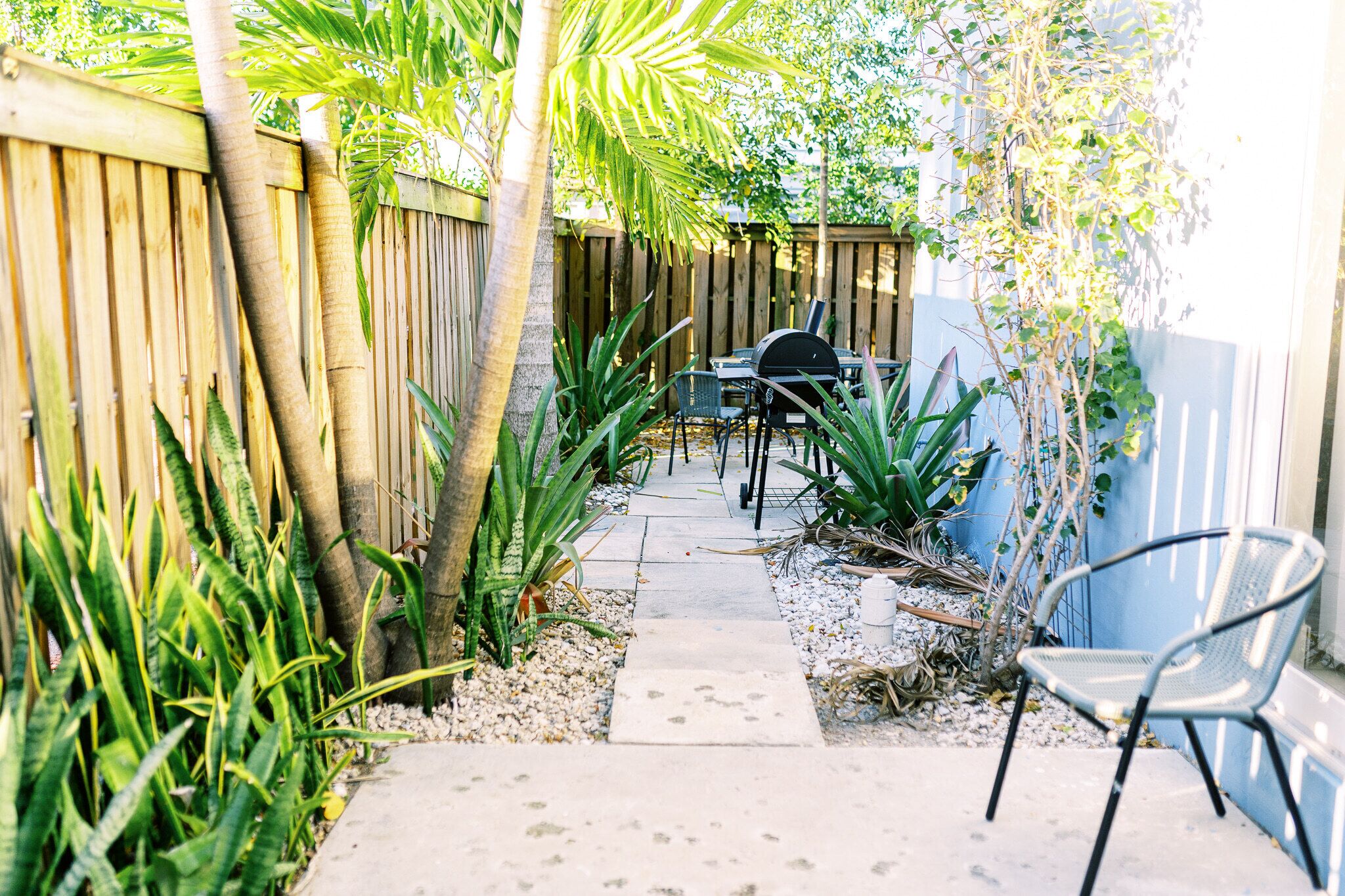 Galleria Apartments by Lowkl