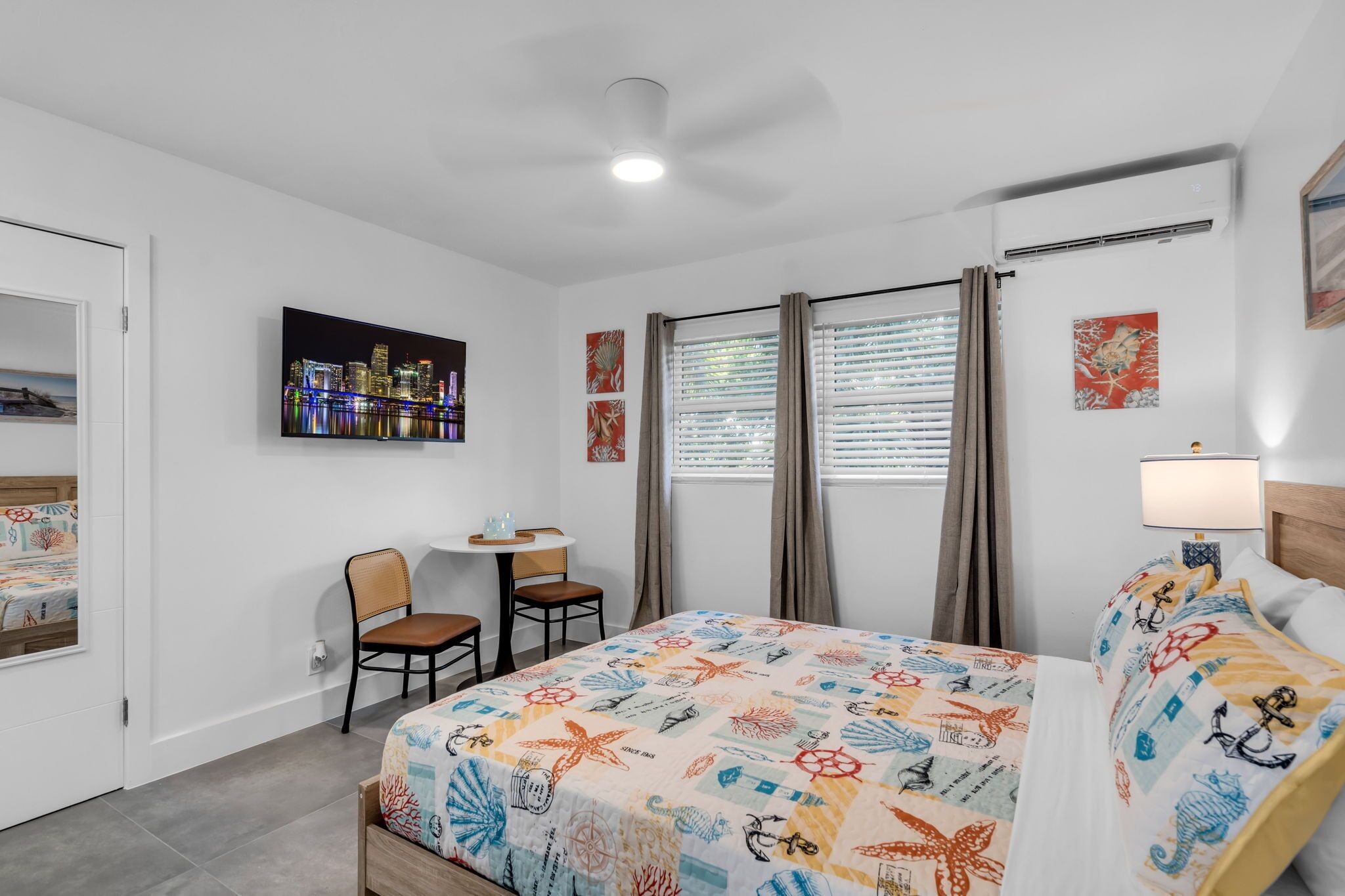 Galleria Apartments by Lowkl