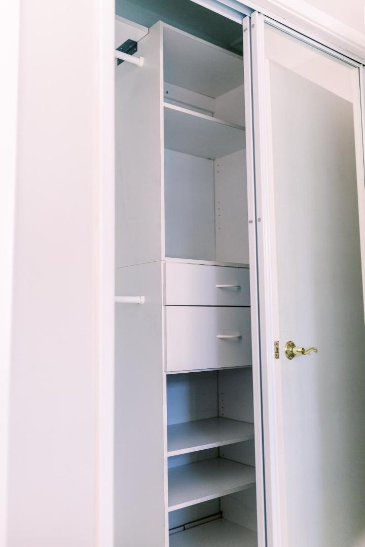 Galleria Apartments by Lowkl