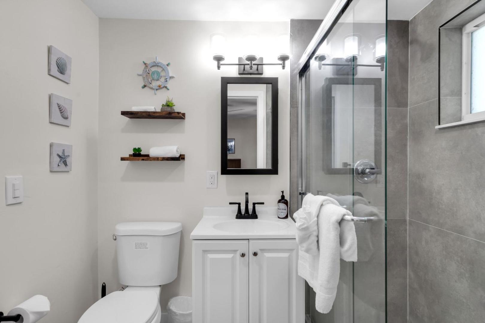 Galleria Apartments by Lowkl