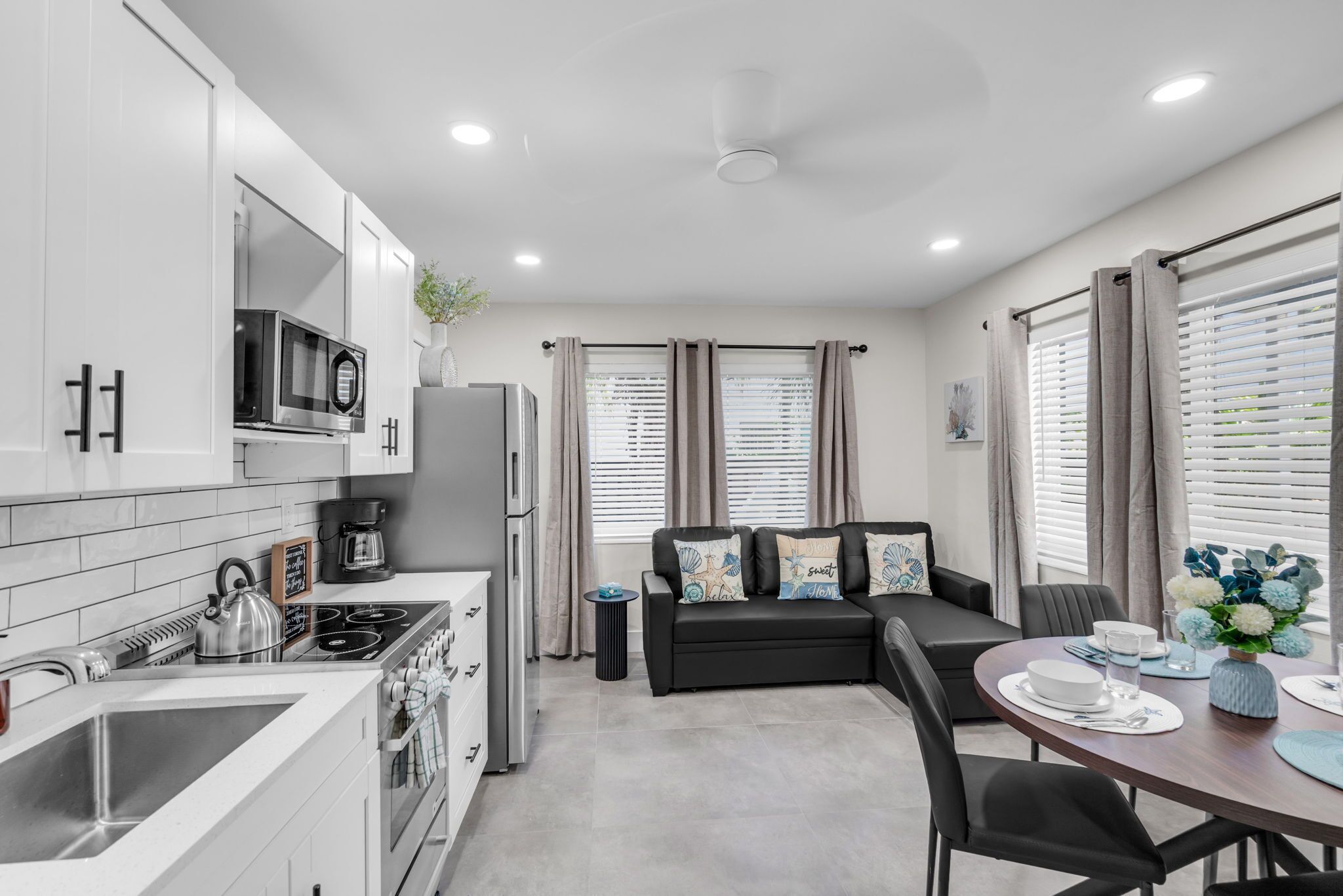 Galleria Apartments by Lowkl