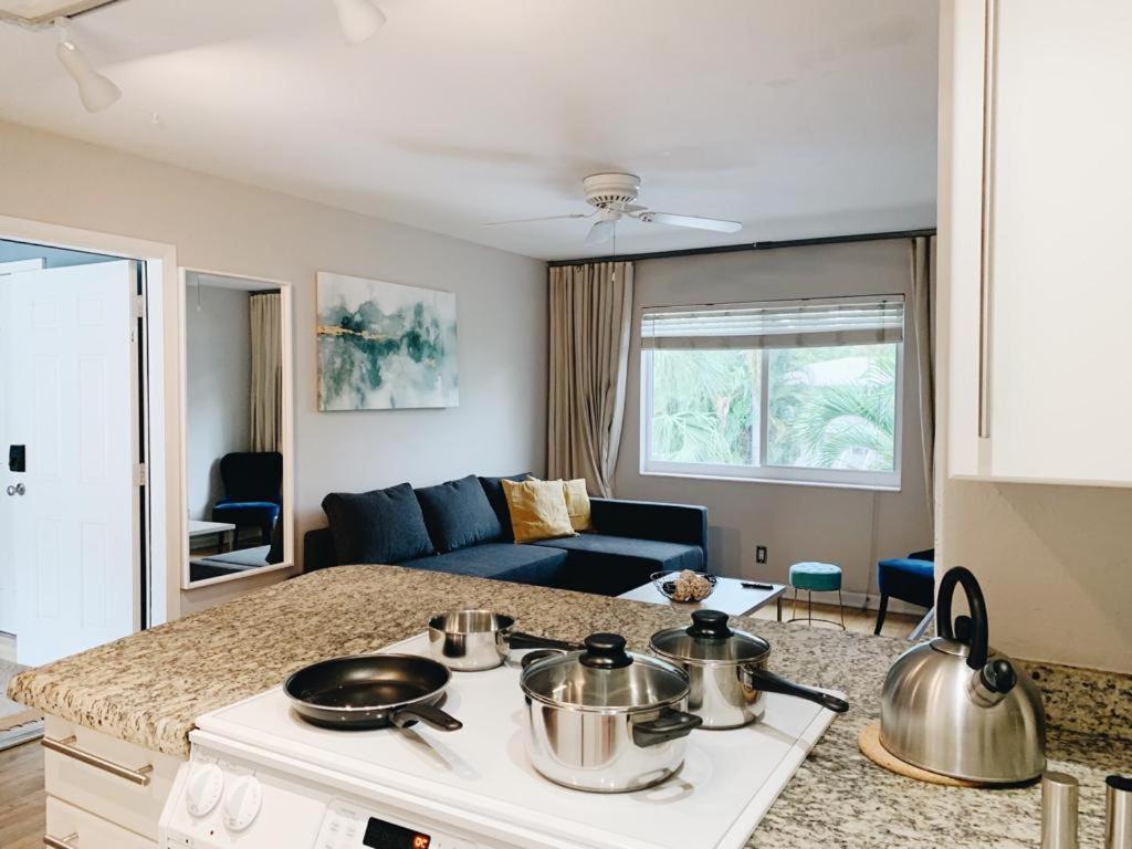 Galleria Apartments by Lowkl