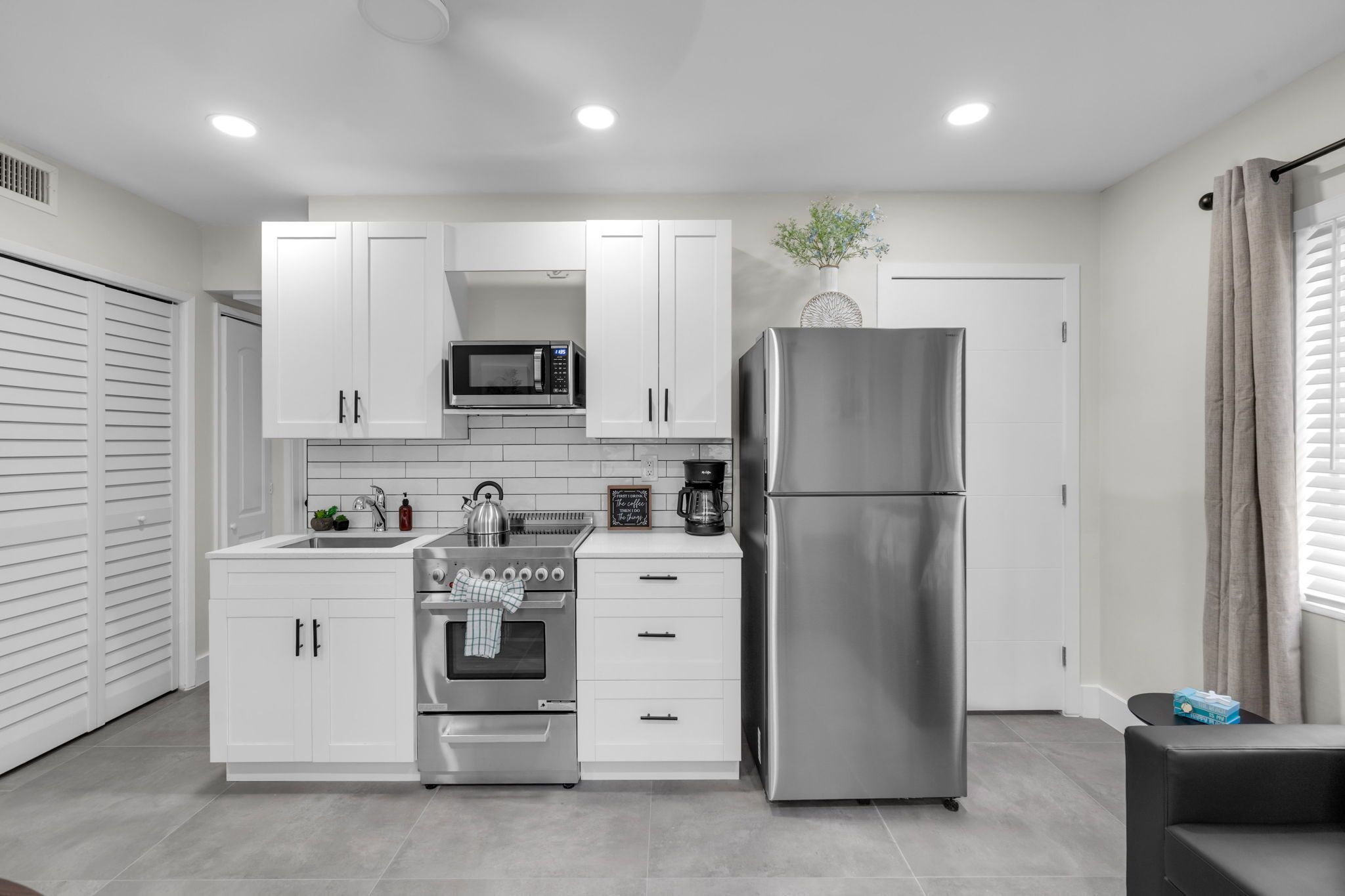 Galleria Apartments by Lowkl