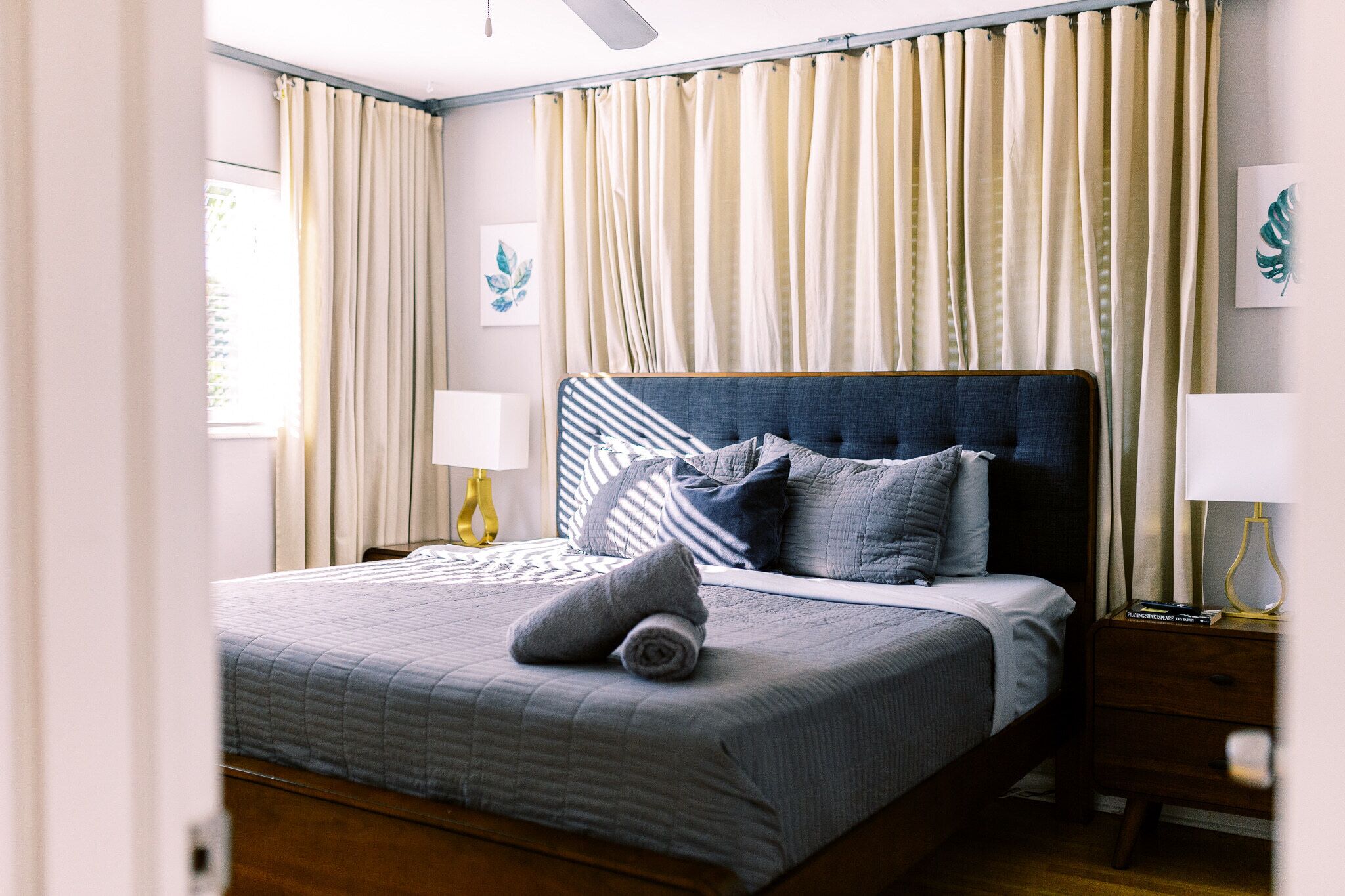 Galleria Apartments by Lowkl