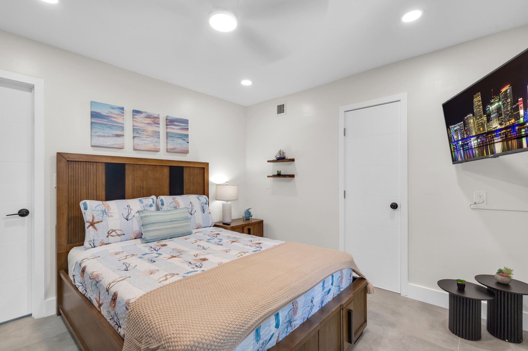 Galleria Apartments by Lowkl