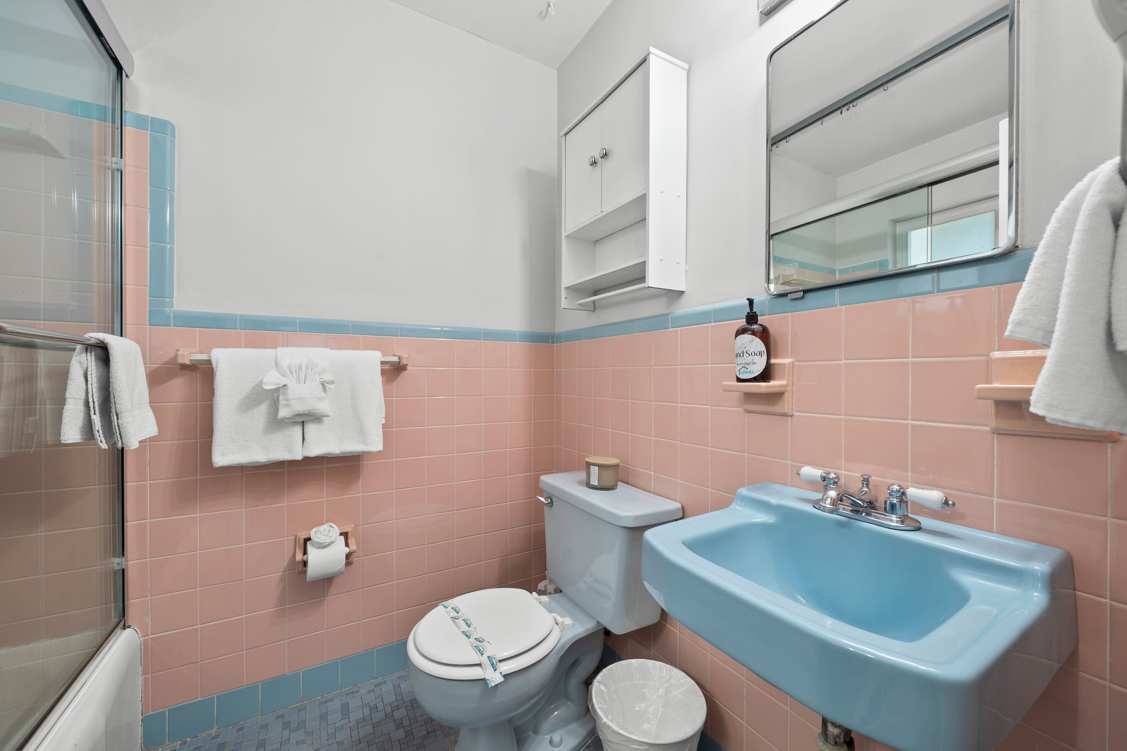 Galleria Apartments by Lowkl