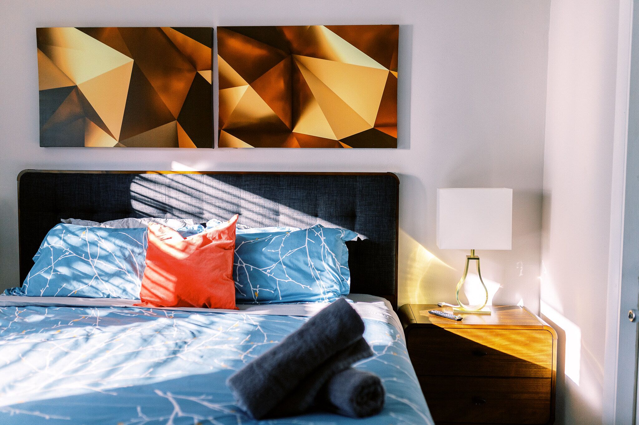 Galleria Apartments by Lowkl