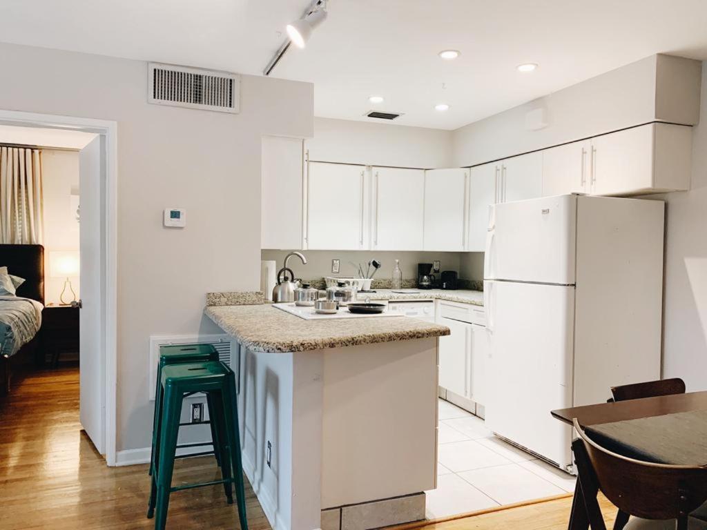 Galleria Apartments by Lowkl