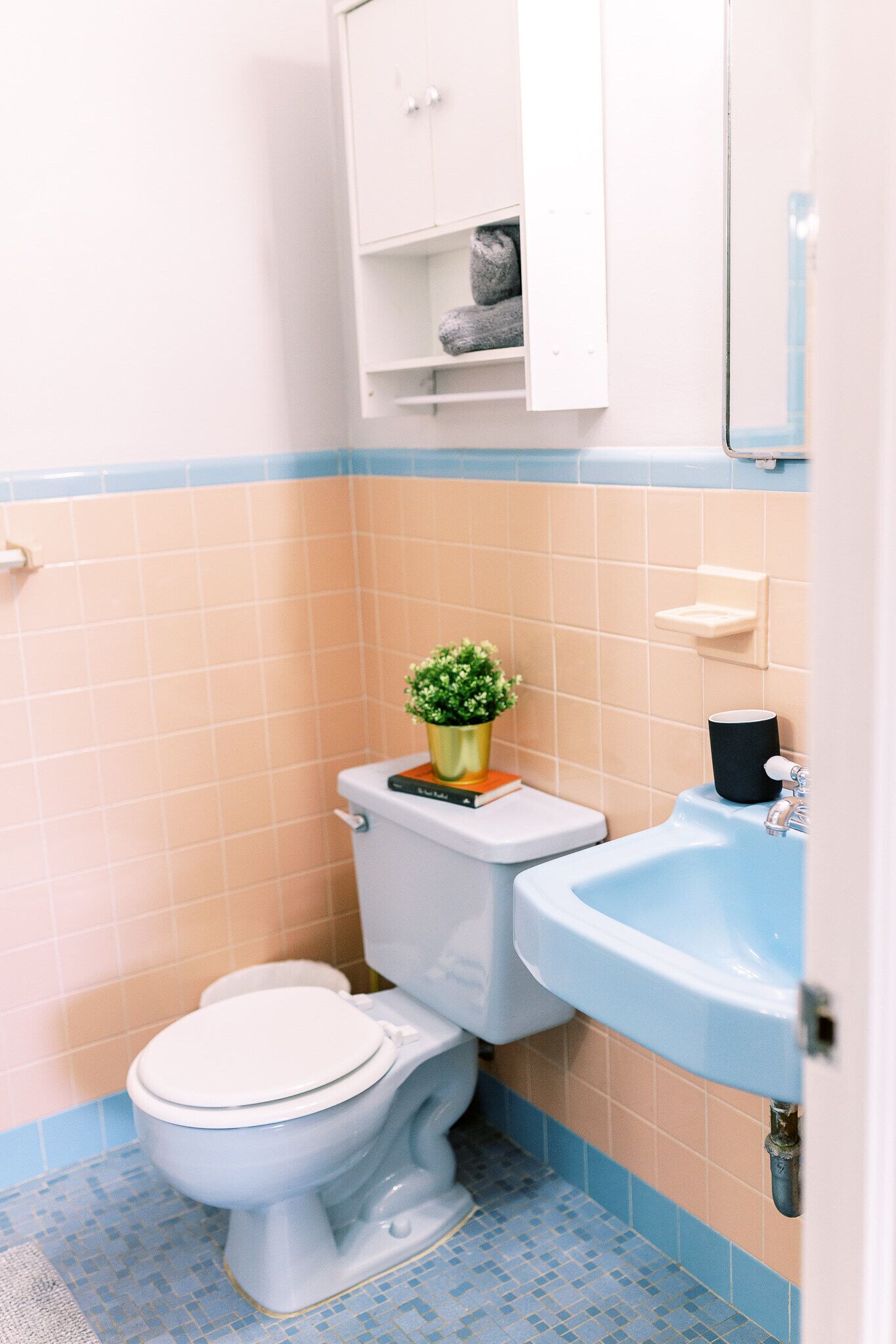 Galleria Apartments by Lowkl