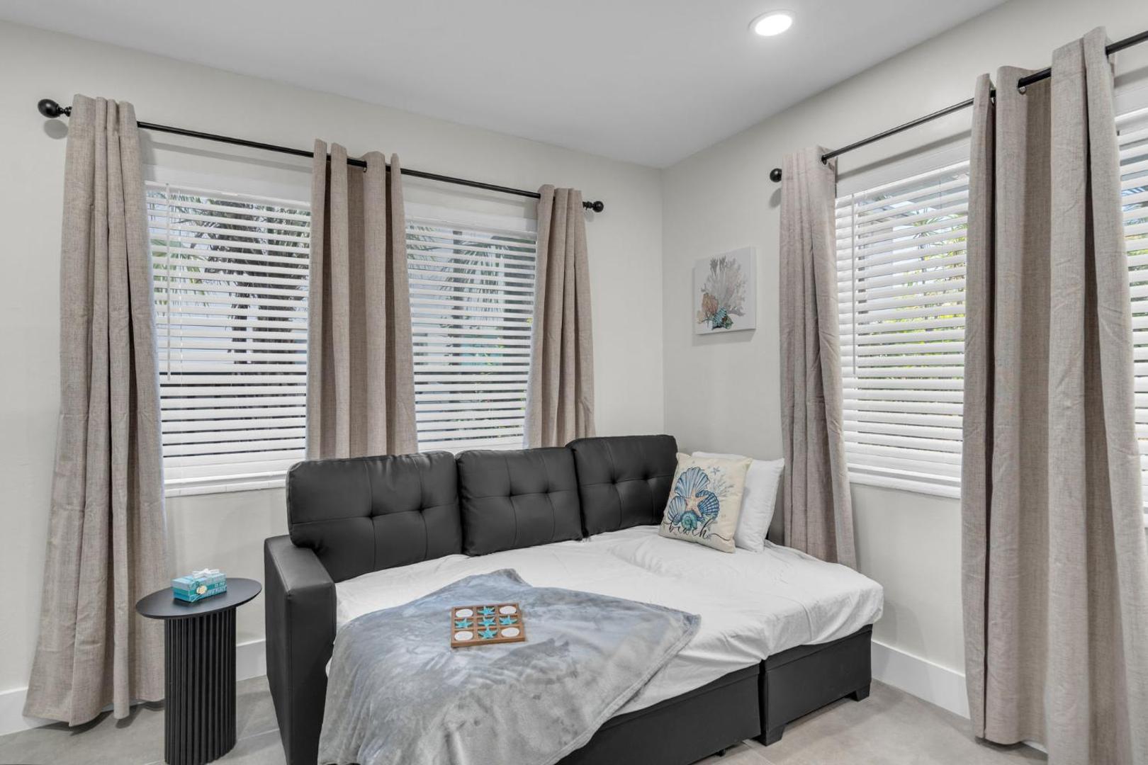 Galleria Apartments by Lowkl