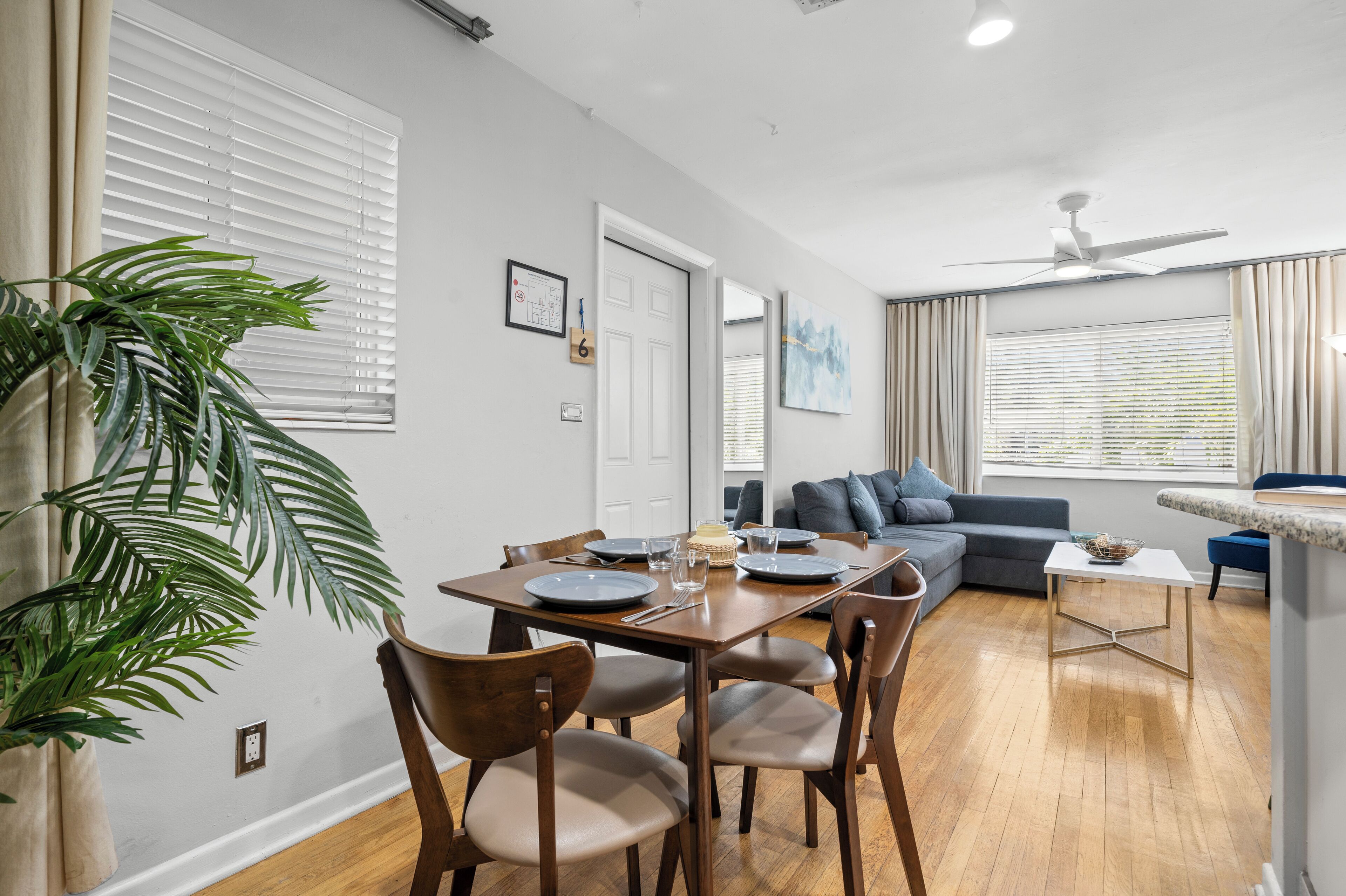 Galleria Apartments by Lowkl