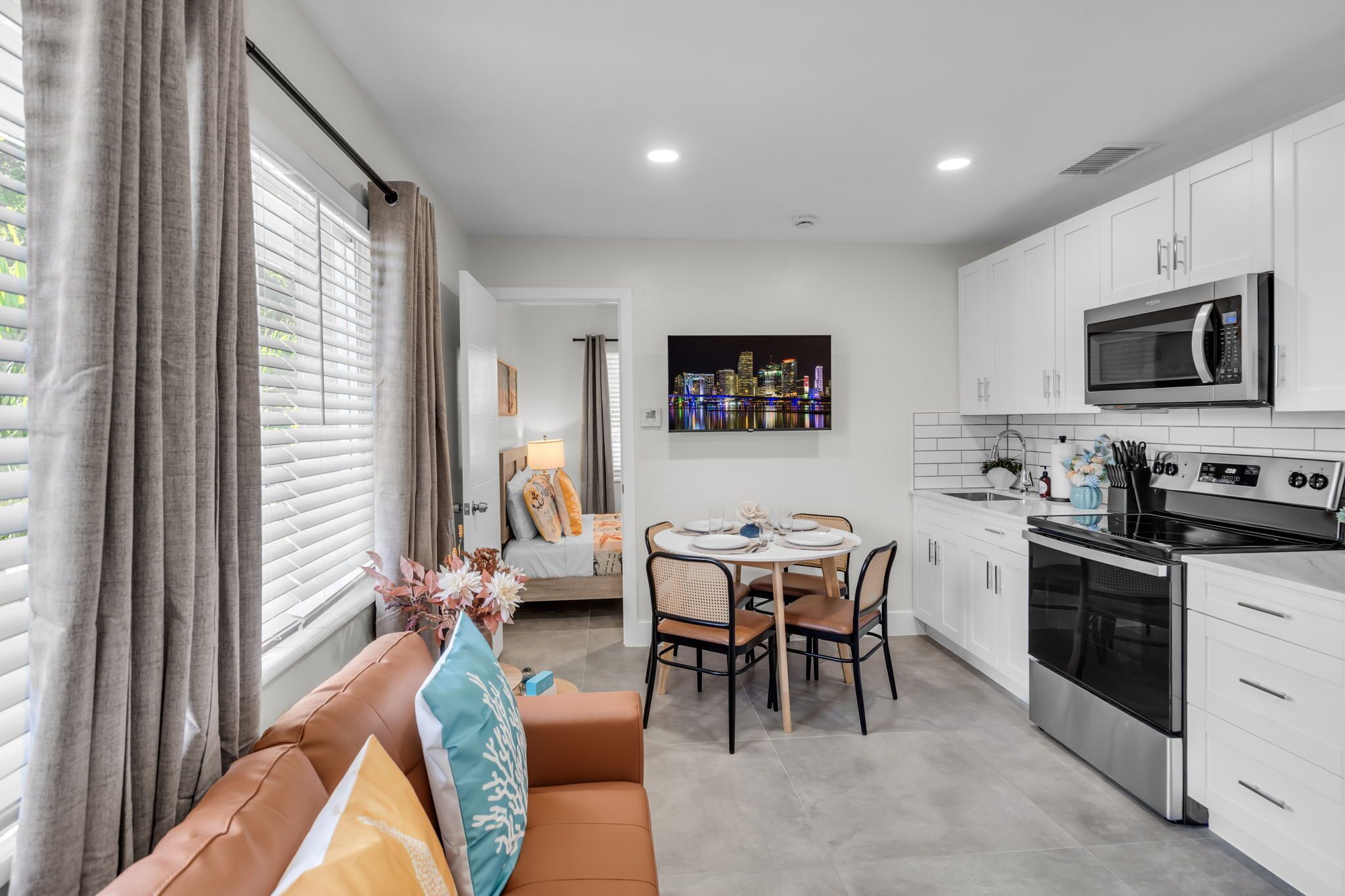 Galleria Apartments by Lowkl