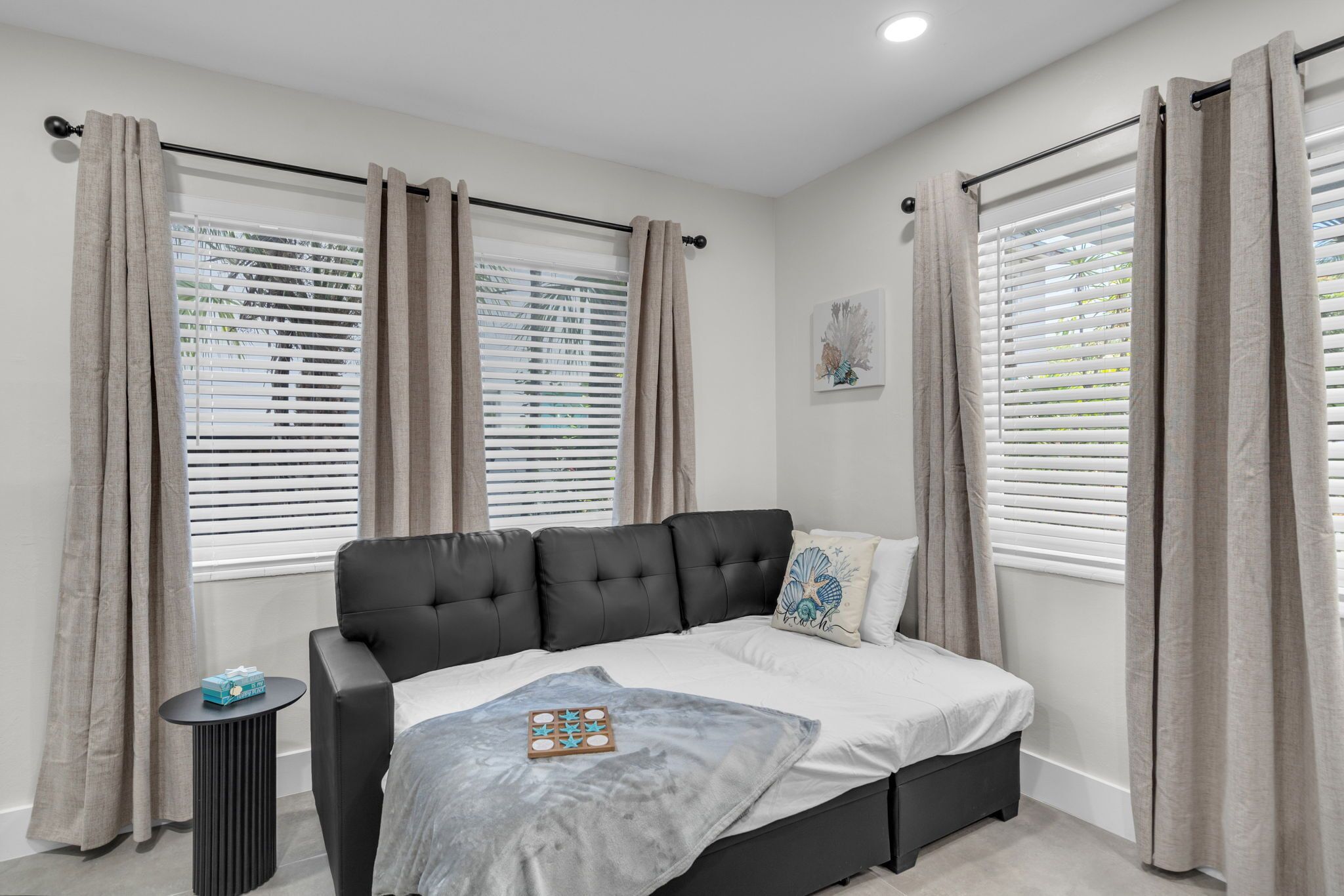 Galleria Apartments by Lowkl