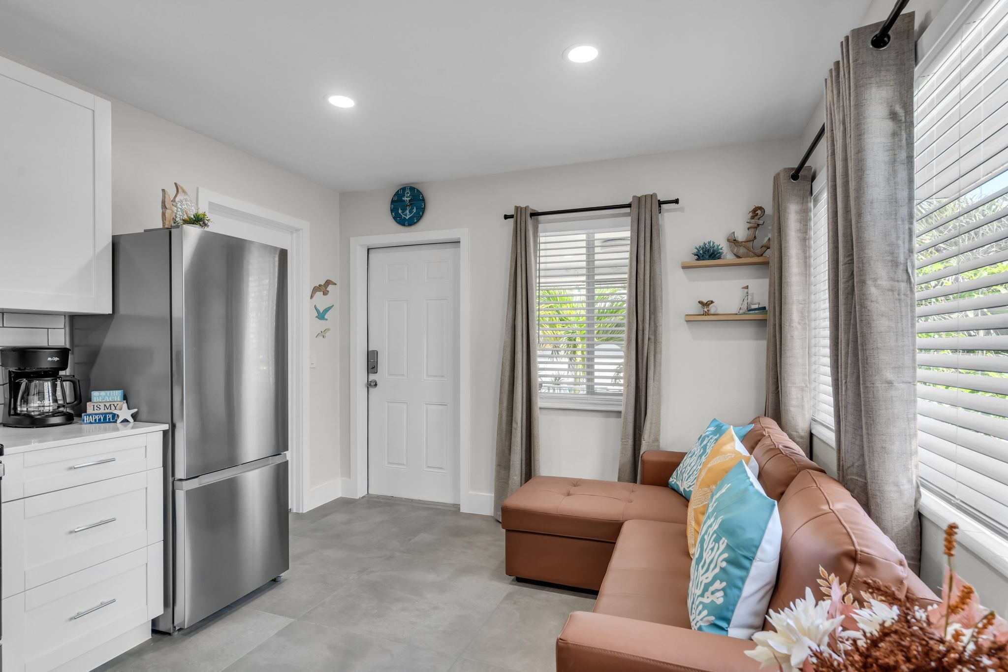 Galleria Apartments by Lowkl