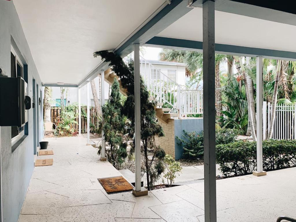 Galleria Apartments by Lowkl