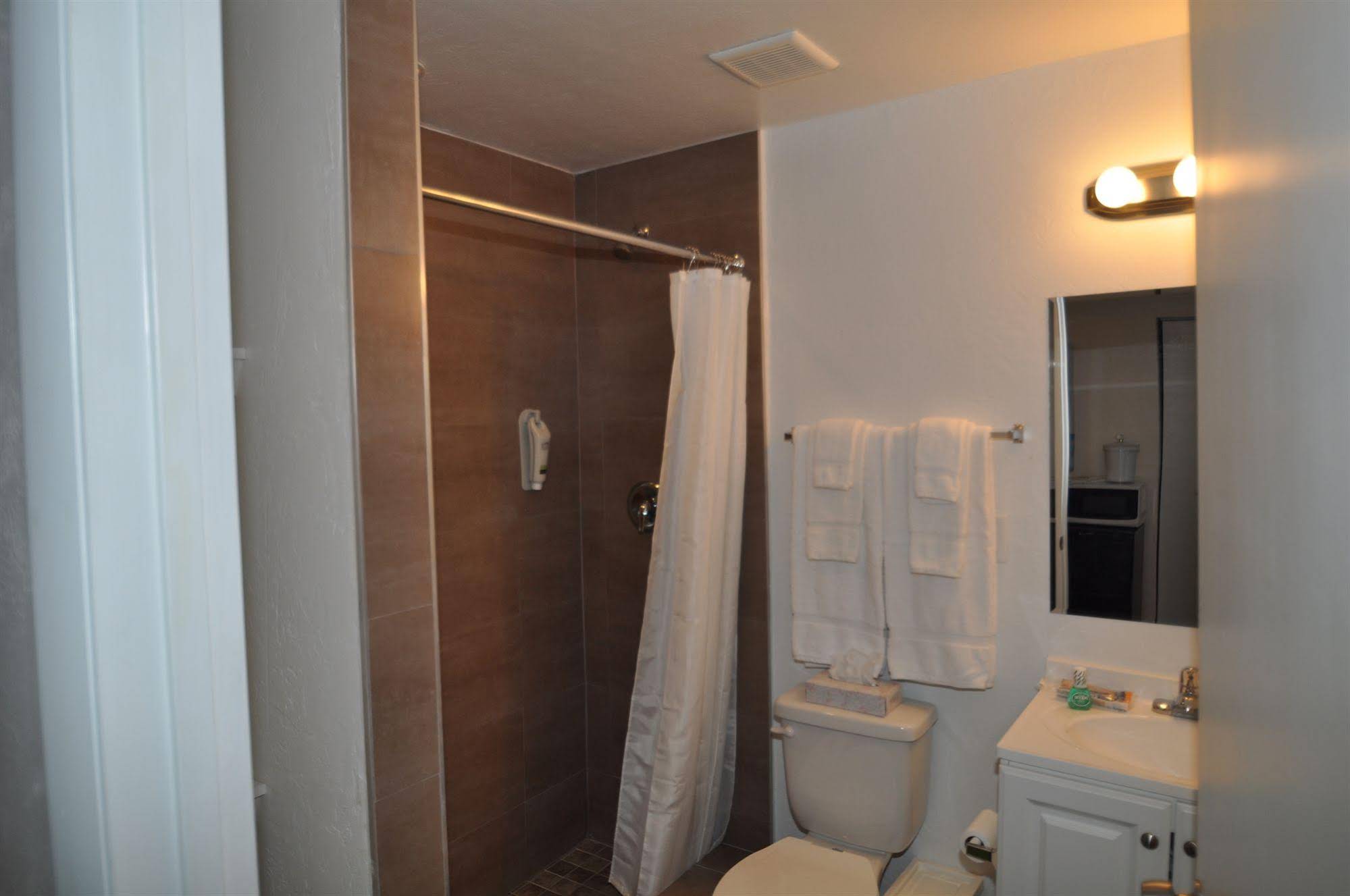 Grand Palm Plaza - Gay Men's Resort