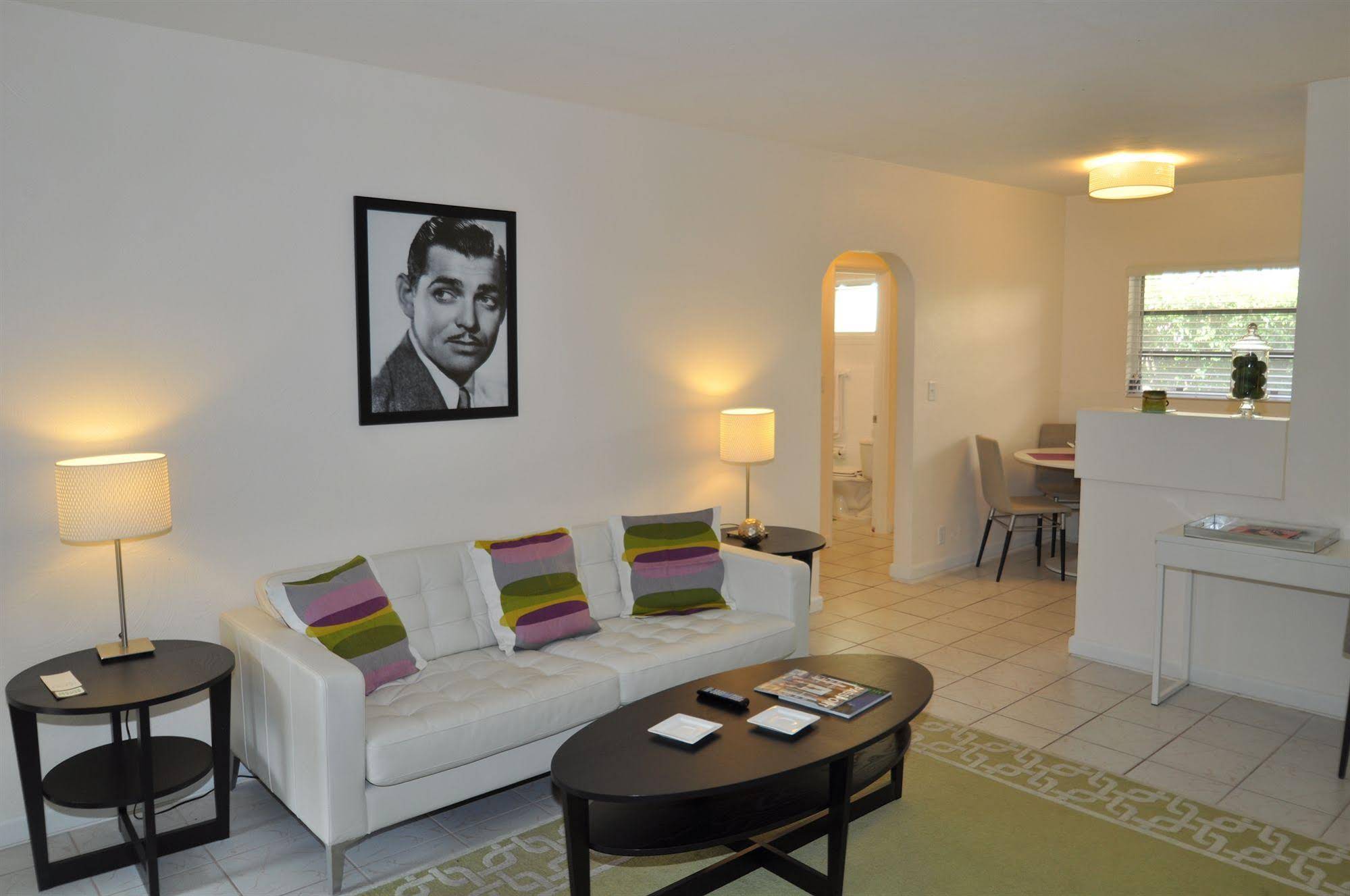 Grand Palm Plaza - Gay Men's Resort