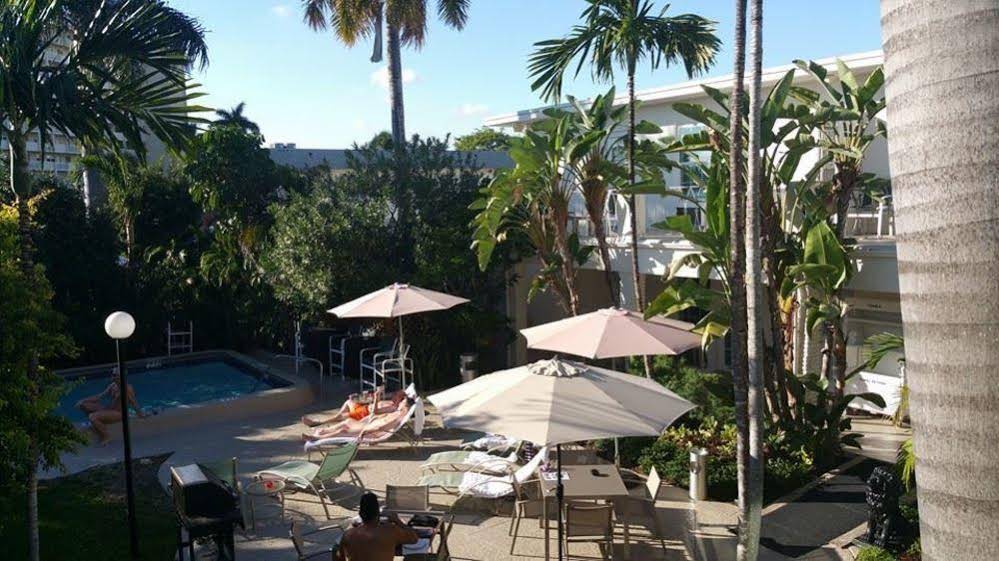 Grand Palm Plaza - Gay Men's Resort
