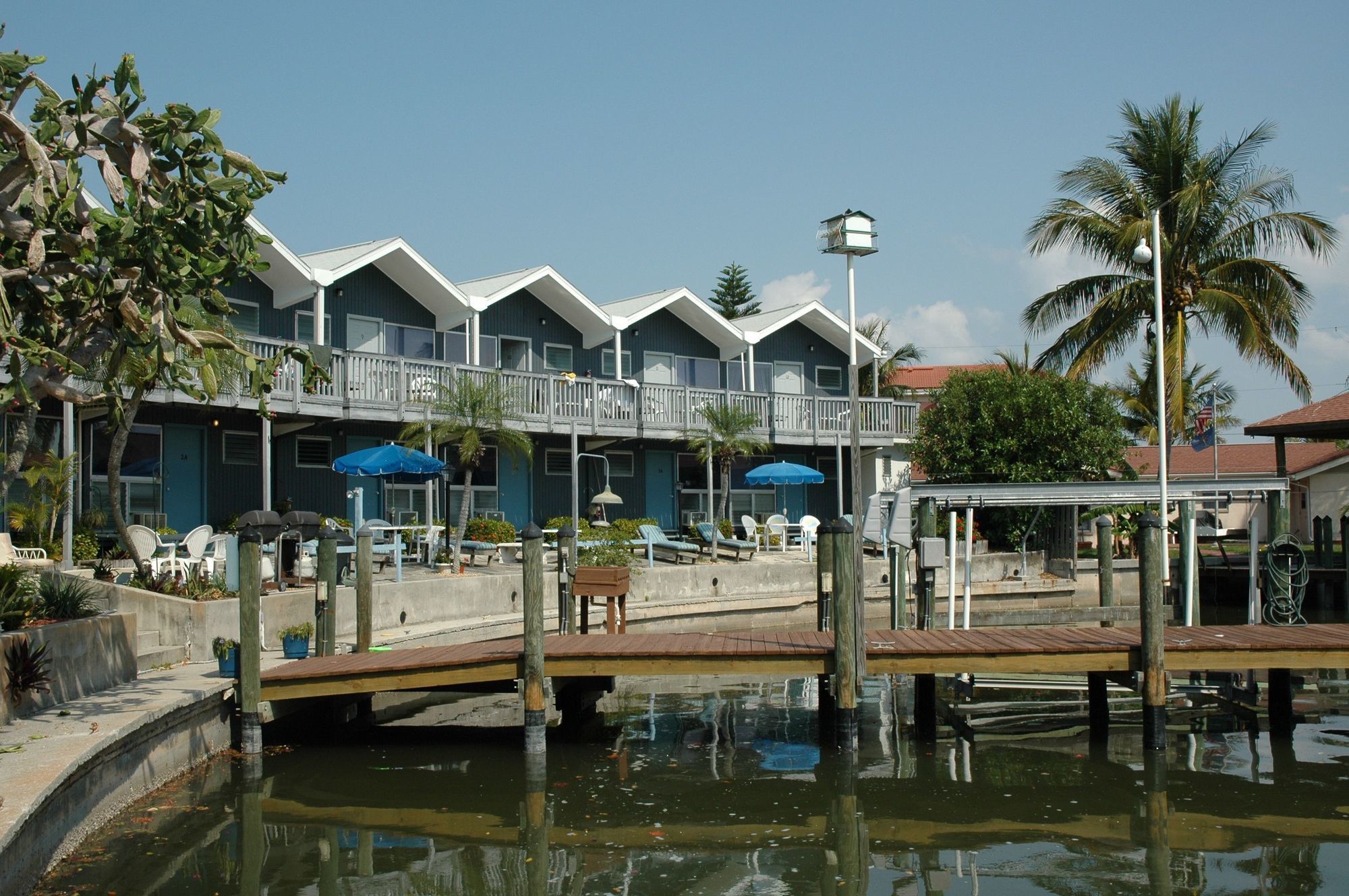 Dolphin Inn