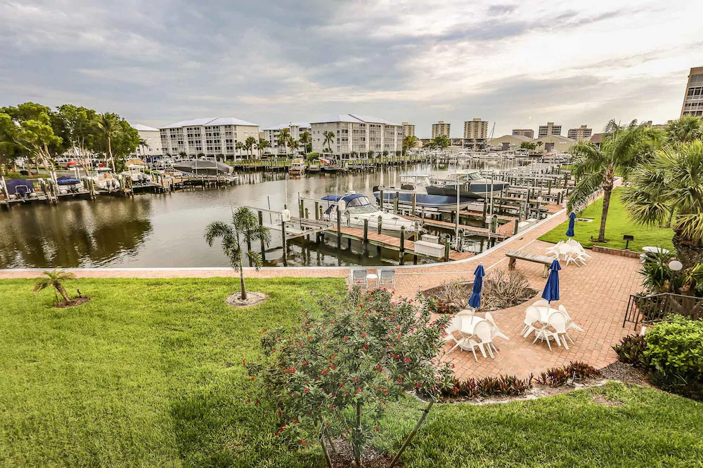 Estero Yacht & Racquet