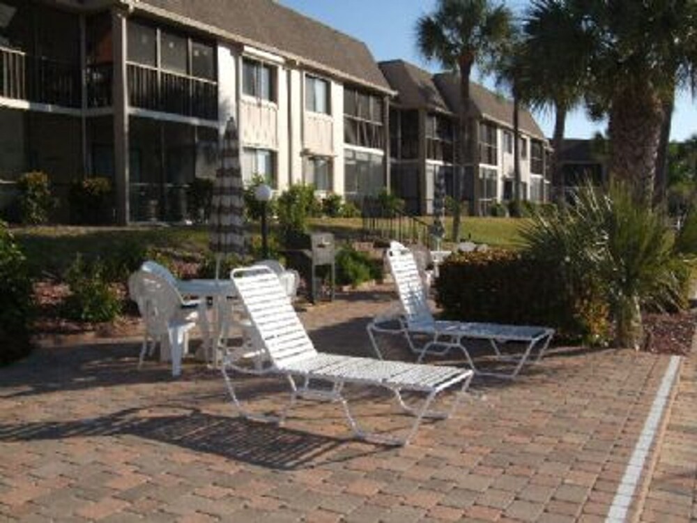 Estero Yacht & Racquet