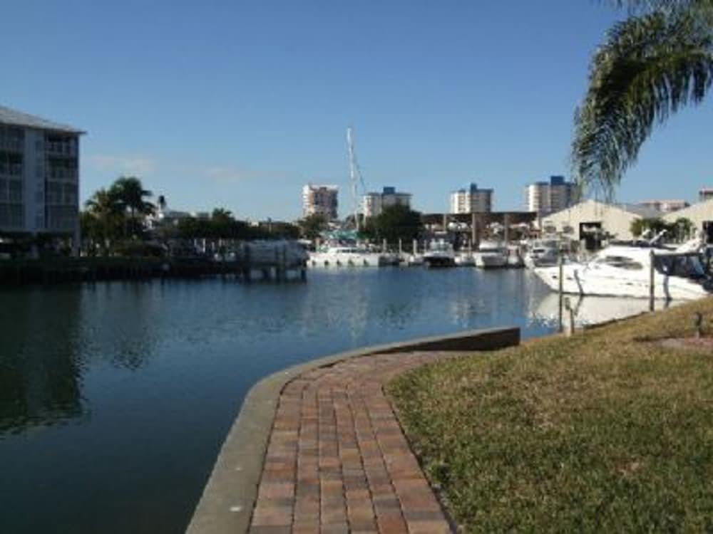 Estero Yacht & Racquet