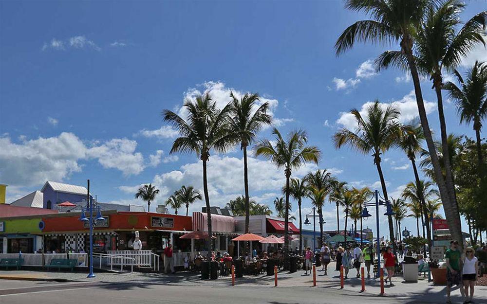 Manatee Bay Inn
