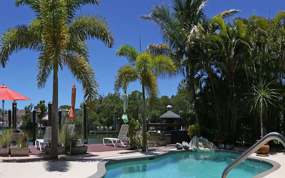 Manatee Bay Inn