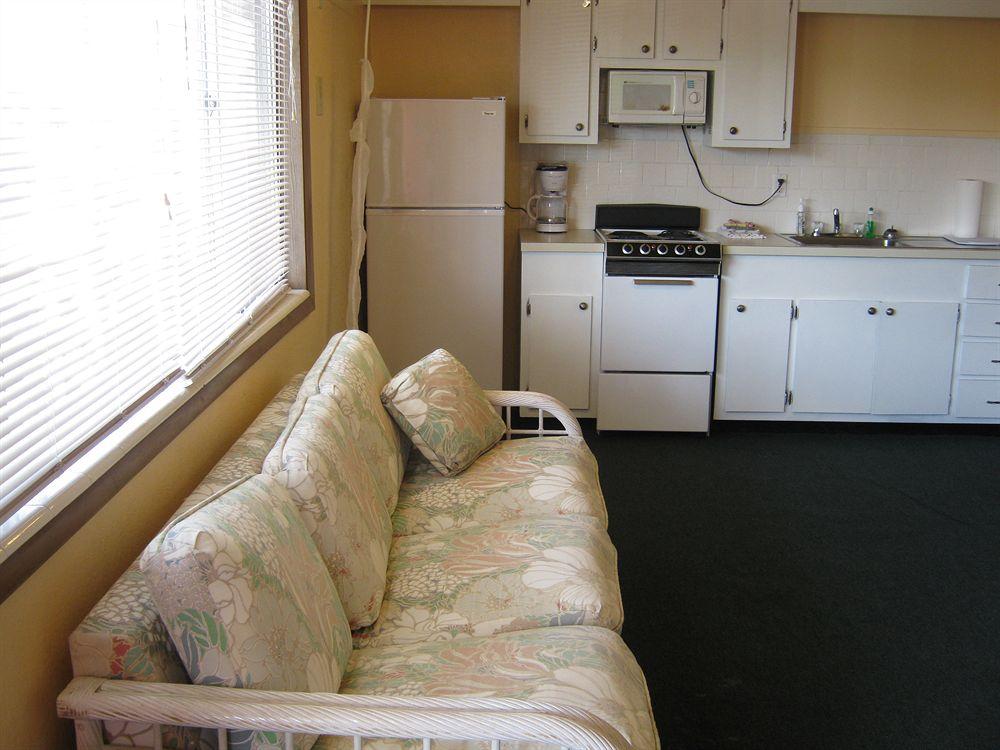 The Holiday Court Motel