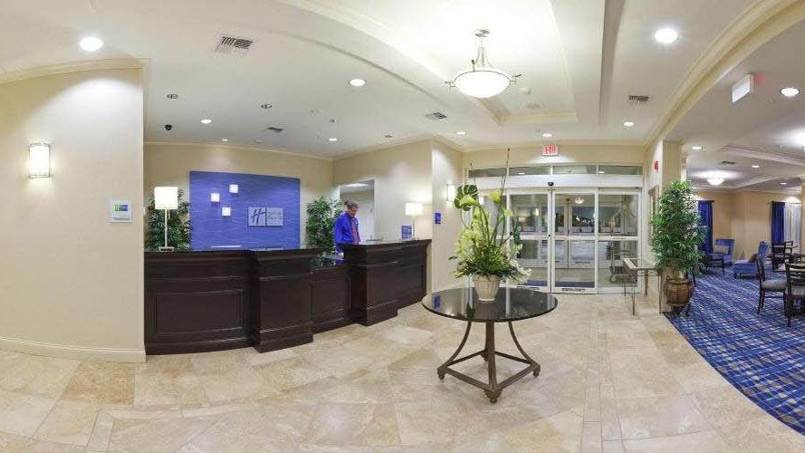Holiday Inn Express & Suites Fort Pierce West