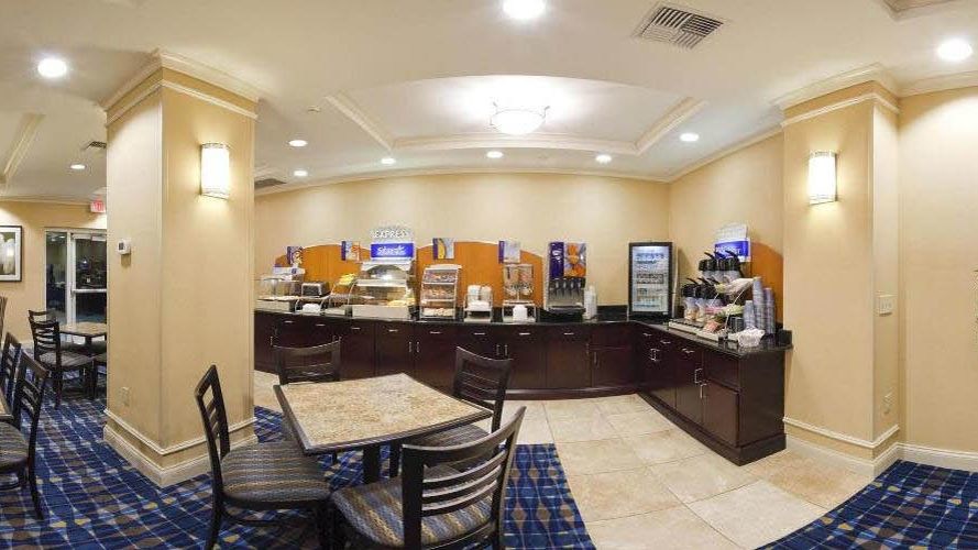 Holiday Inn Express & Suites Fort Pierce West