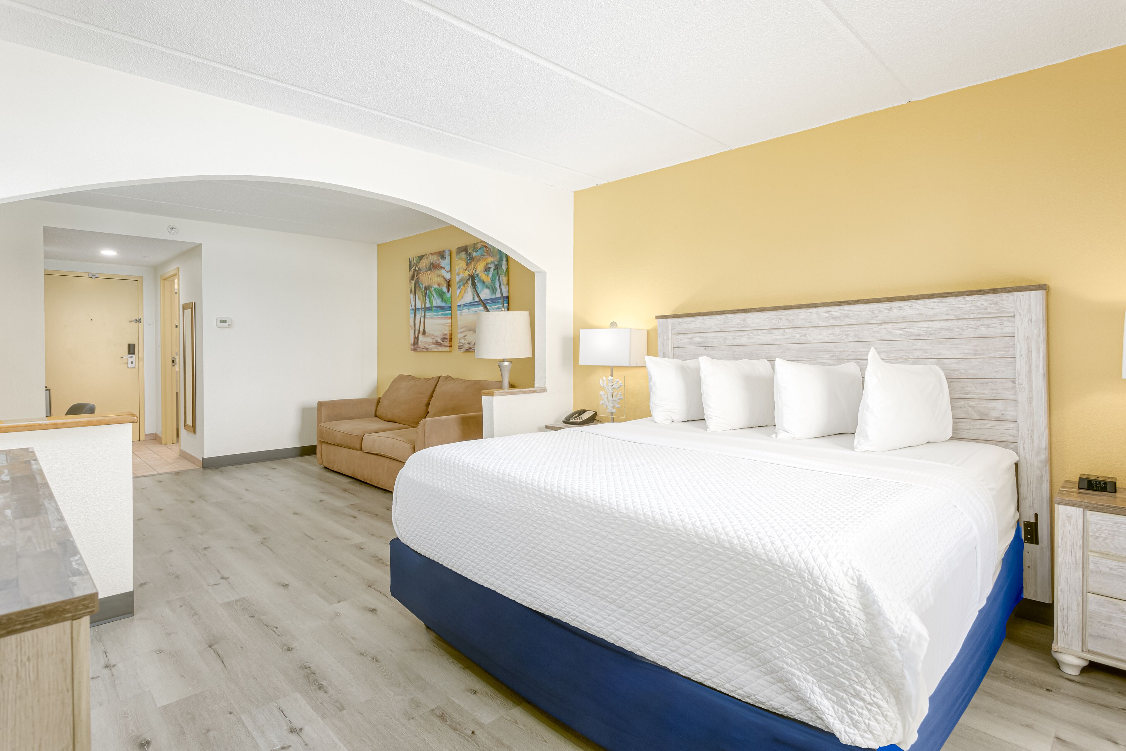 Hutchinson Island Plaza Hotel & Suites