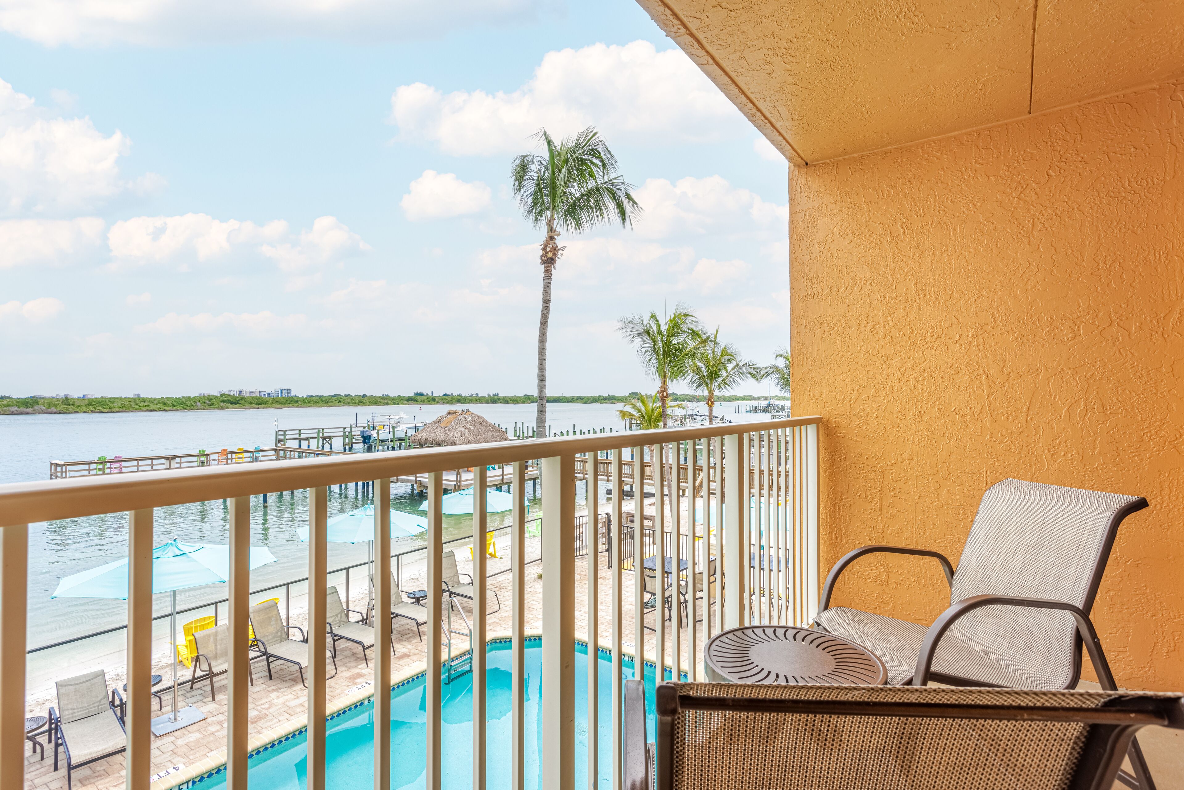 Hutchinson Island Plaza Hotel & Suites