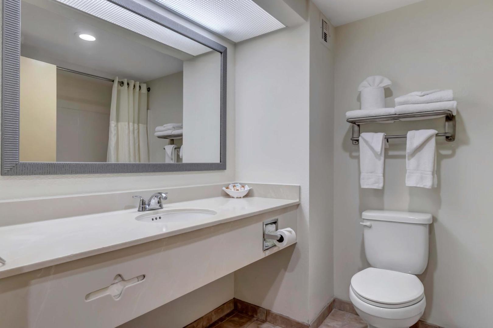 Hutchinson Island Plaza Hotel & Suites