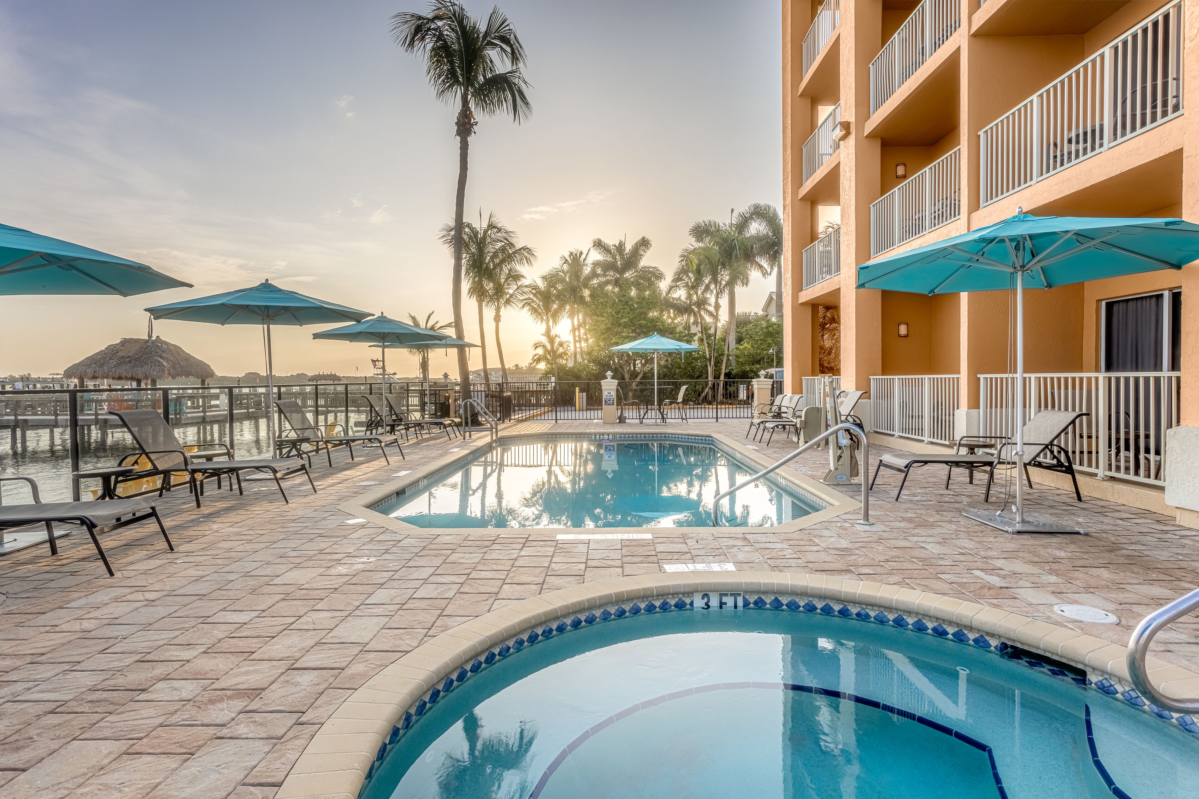 Hutchinson Island Plaza Hotel & Suites