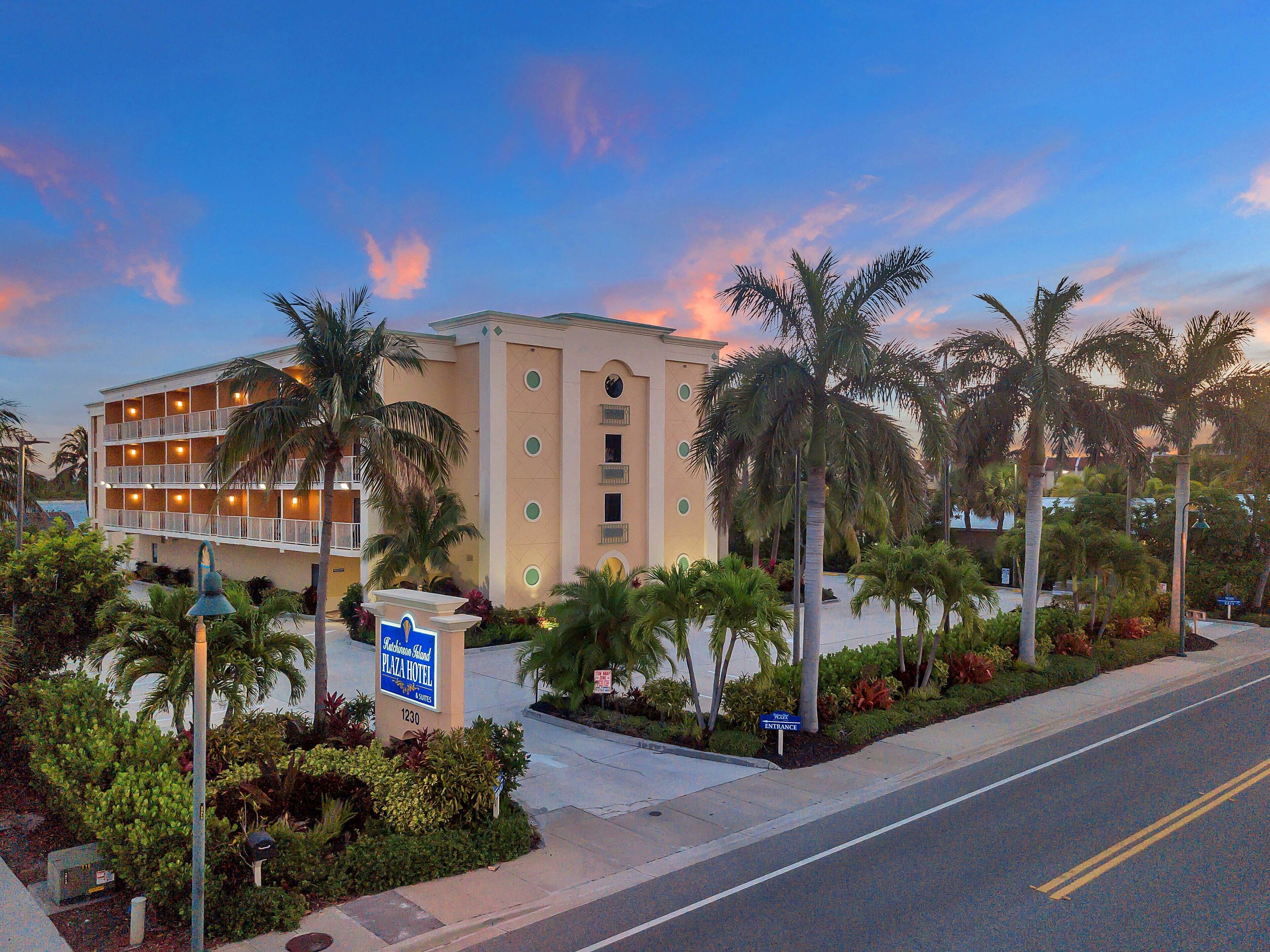 Hutchinson Island Plaza Hotel & Suites