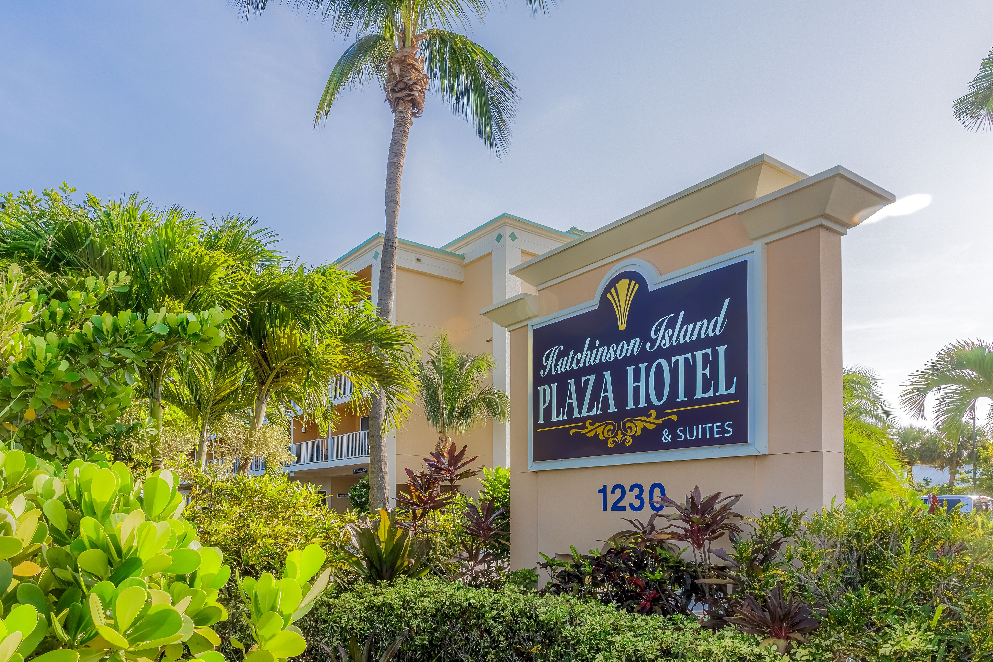Hutchinson Island Plaza Hotel & Suites