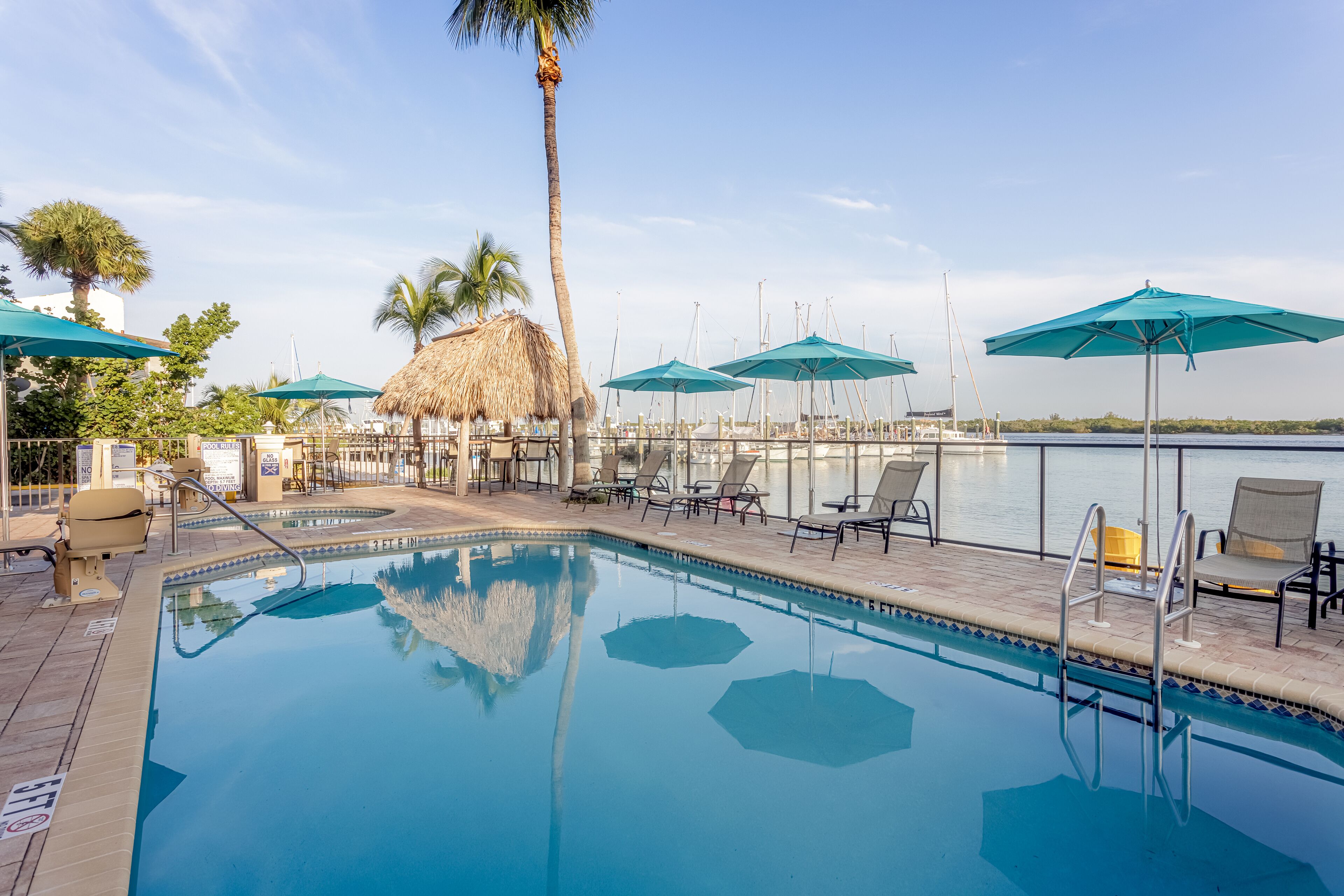 Hutchinson Island Plaza Hotel & Suites