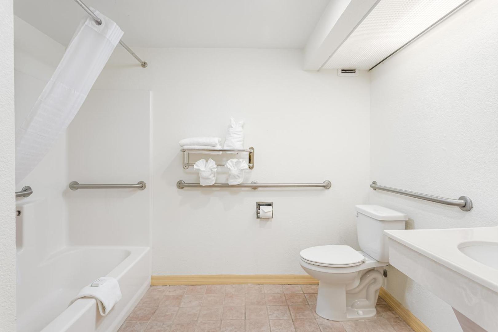 Hutchinson Island Plaza Hotel & Suites