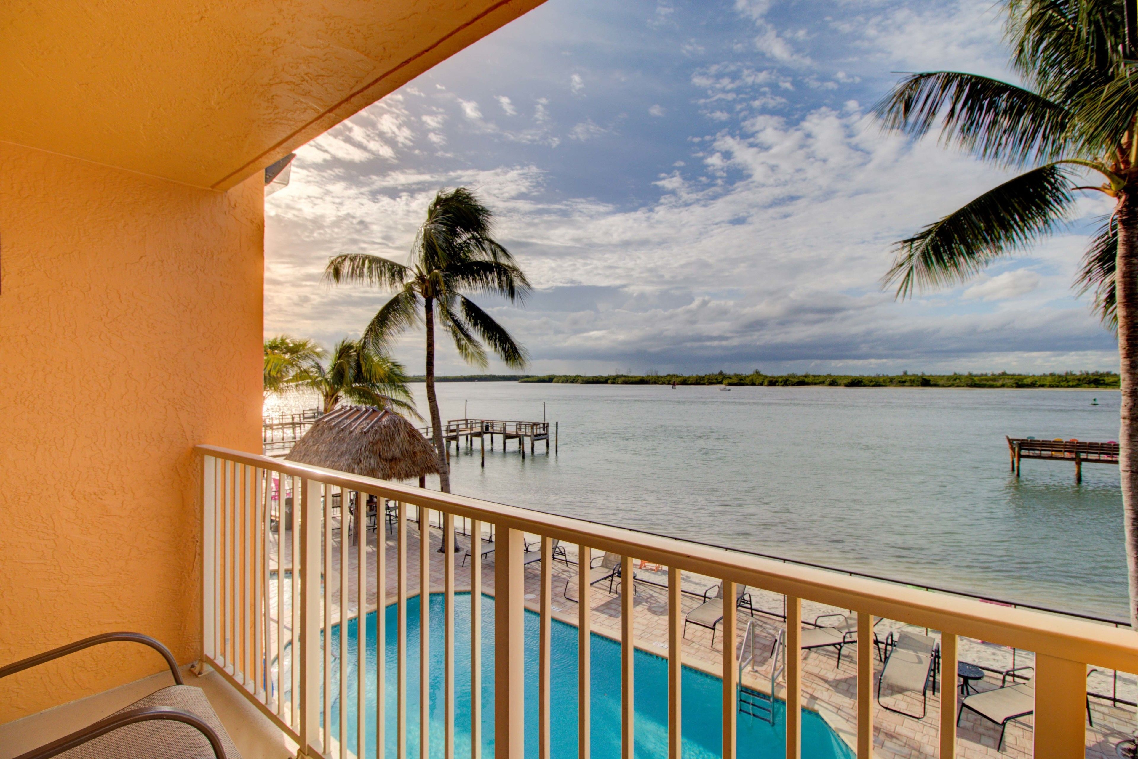 Hutchinson Island Plaza Hotel & Suites