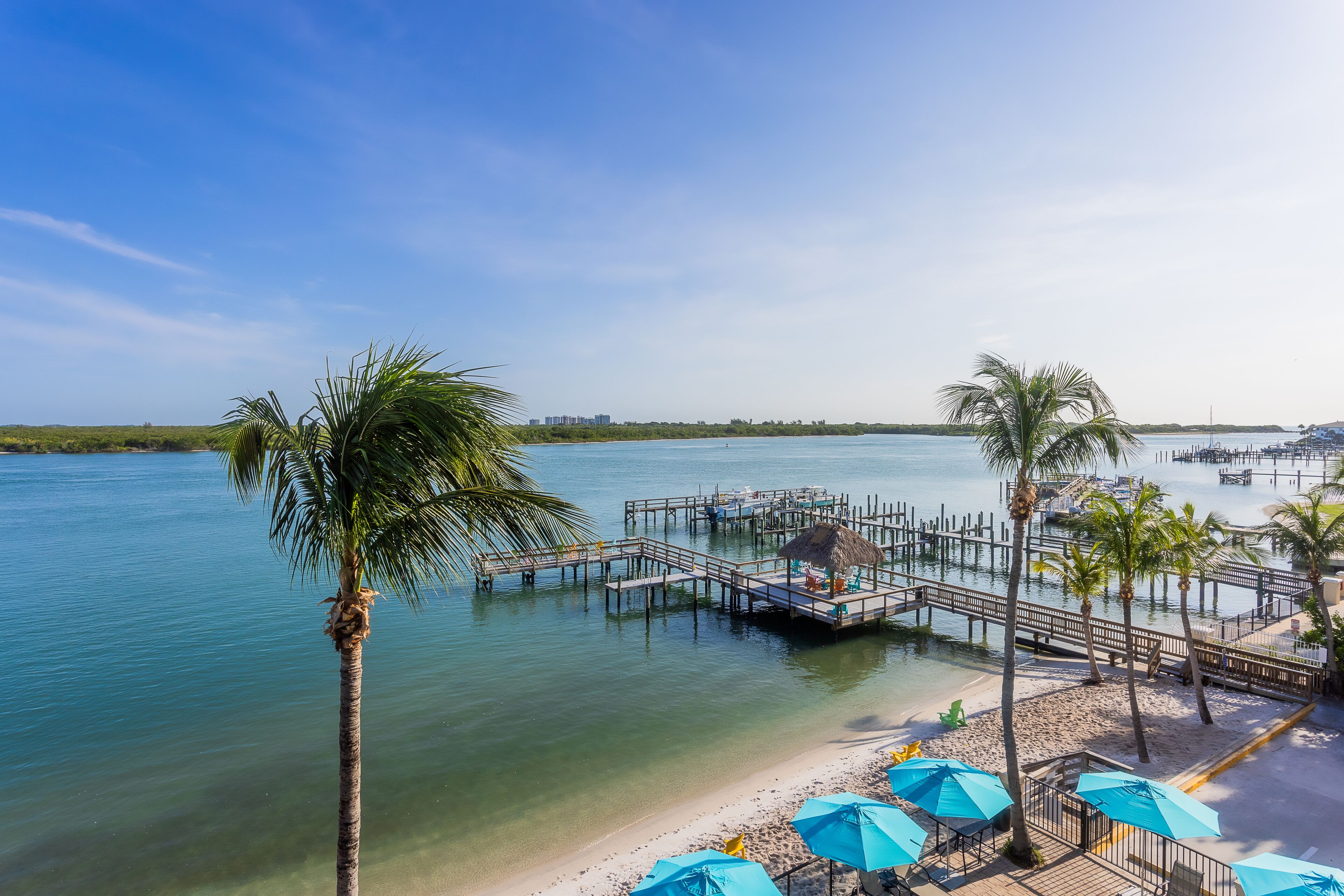 Hutchinson Island Plaza Hotel & Suites