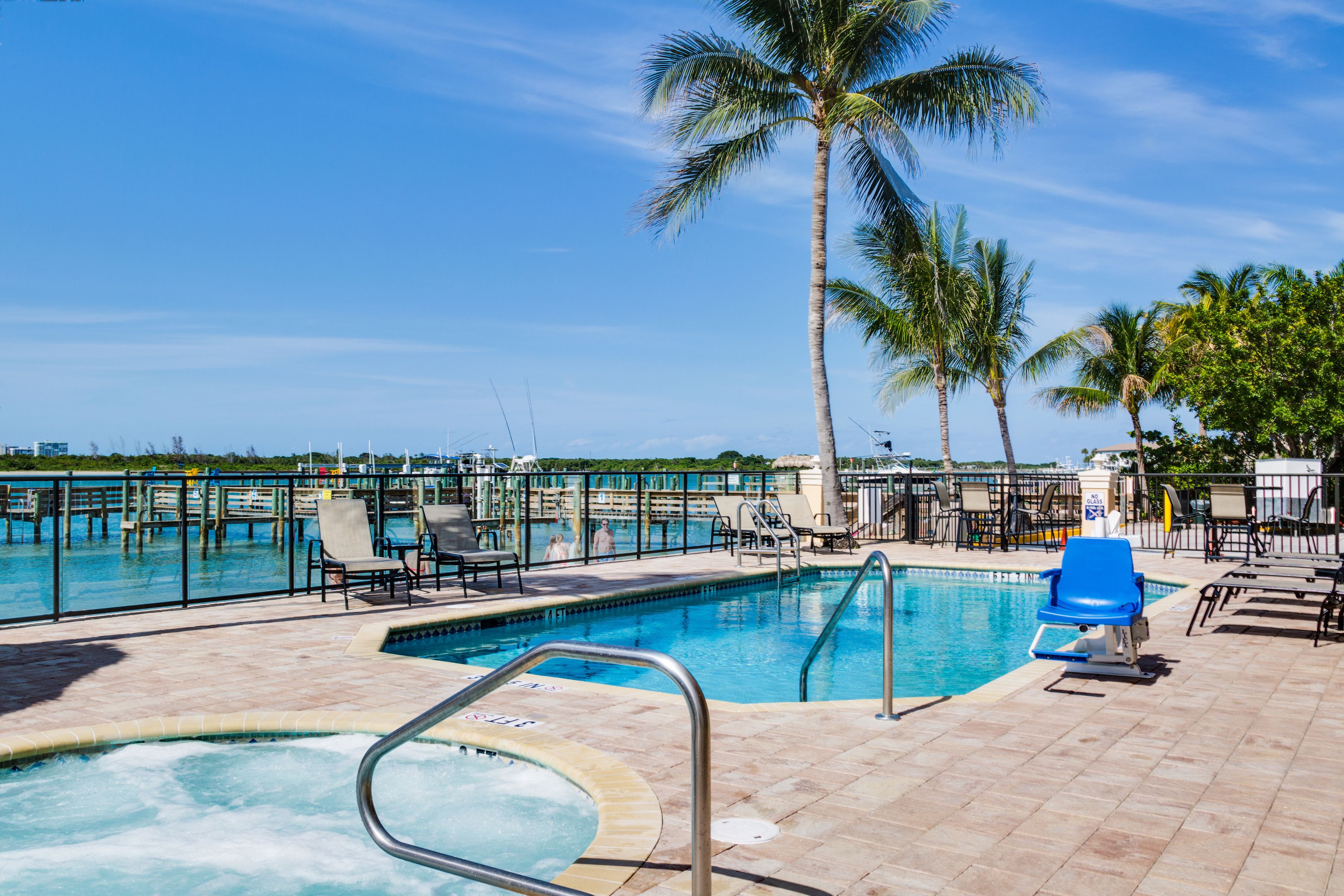 Hutchinson Island Plaza Hotel & Suites