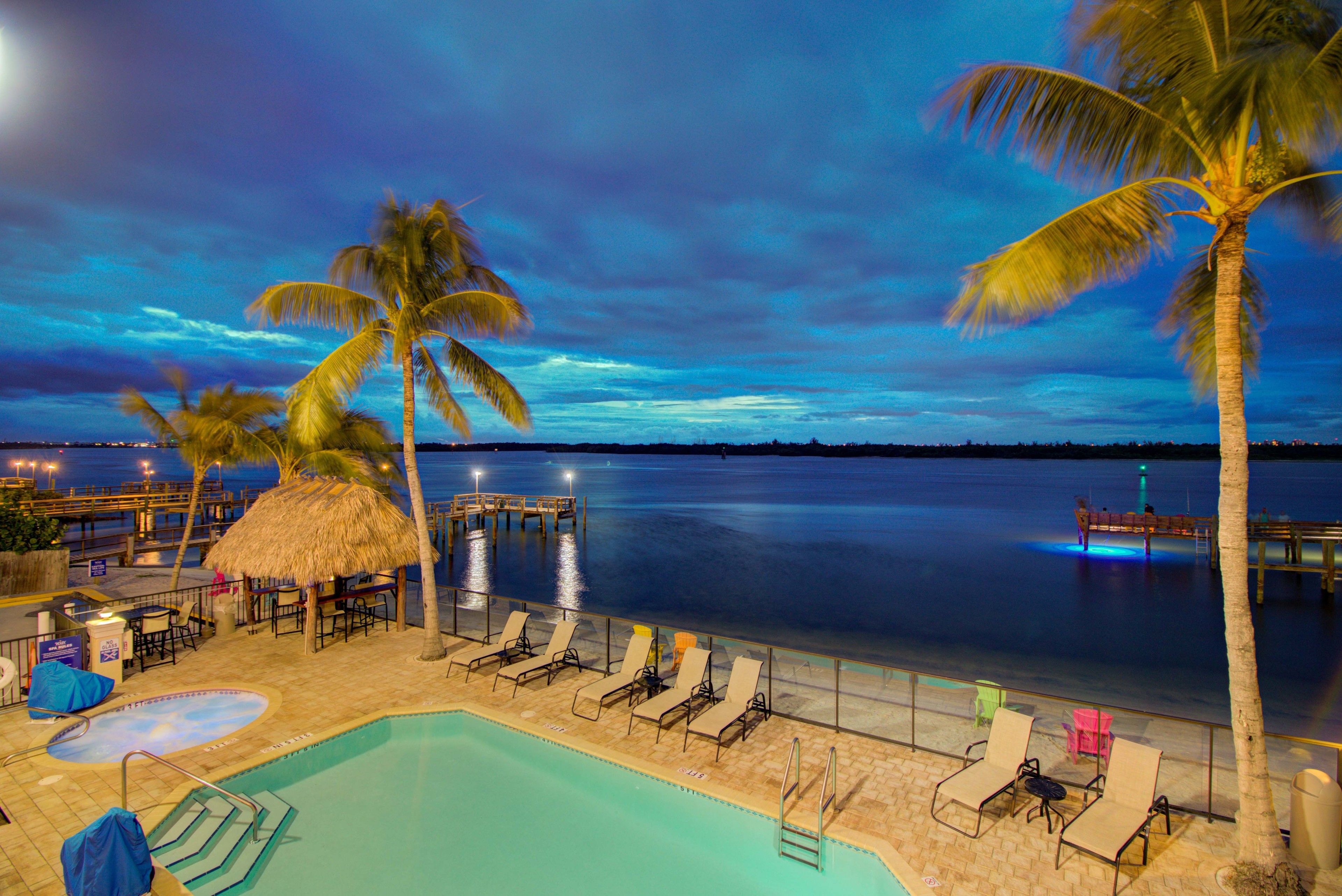 Hutchinson Island Plaza Hotel & Suites